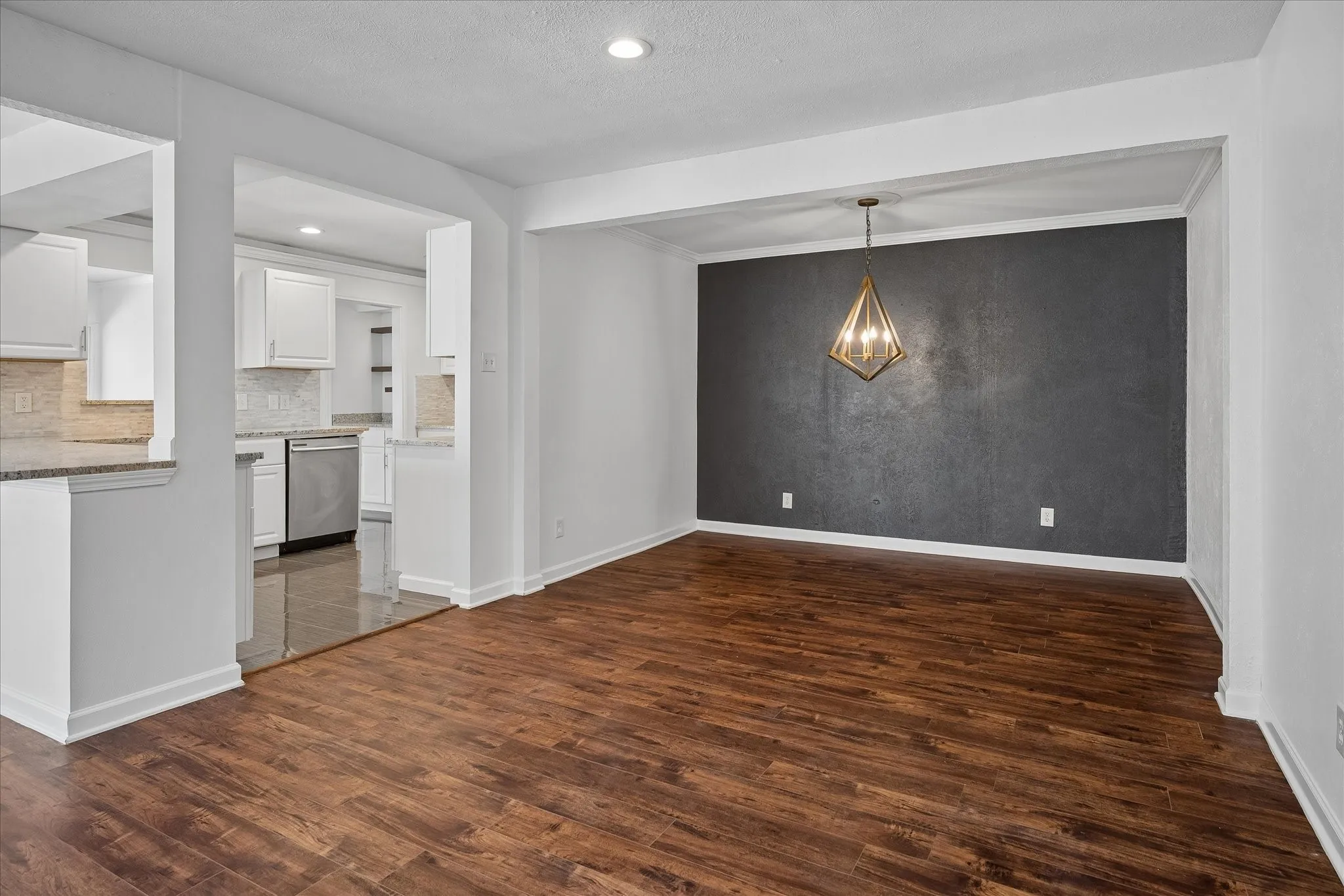 Single Family Residence For Sale in Dallas County , 6506 Kathleen Court, Garland, Texas 75044, 4 Bedroom, 3 Bathroom, 2 Garage spaces, 2,500 Sqft, built in 1975, mls#21319127, Real Estate Agent in Garland, Homes For Sale in Dallas county, Homes For Sale in Garland, Realtor in Garland Texas, Real Estate Brokerage Independent Realty Texas, Luminita Cordes Realtor