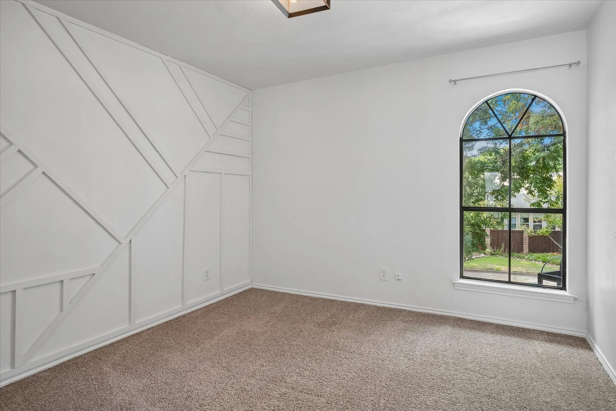 Single Family Residence For Sale in Dallas County , 6506 Kathleen Court, Garland, Texas 75044, 4 Bedroom, 3 Bathroom, 2 Garage spaces, 2,500 Sqft, built in 1975, mls#21319127, Real Estate Agent in Garland, Homes For Sale in Dallas county, Homes For Sale in Garland, Realtor in Garland Texas, Real Estate Brokerage Independent Realty Texas, Luminita Cordes Realtor