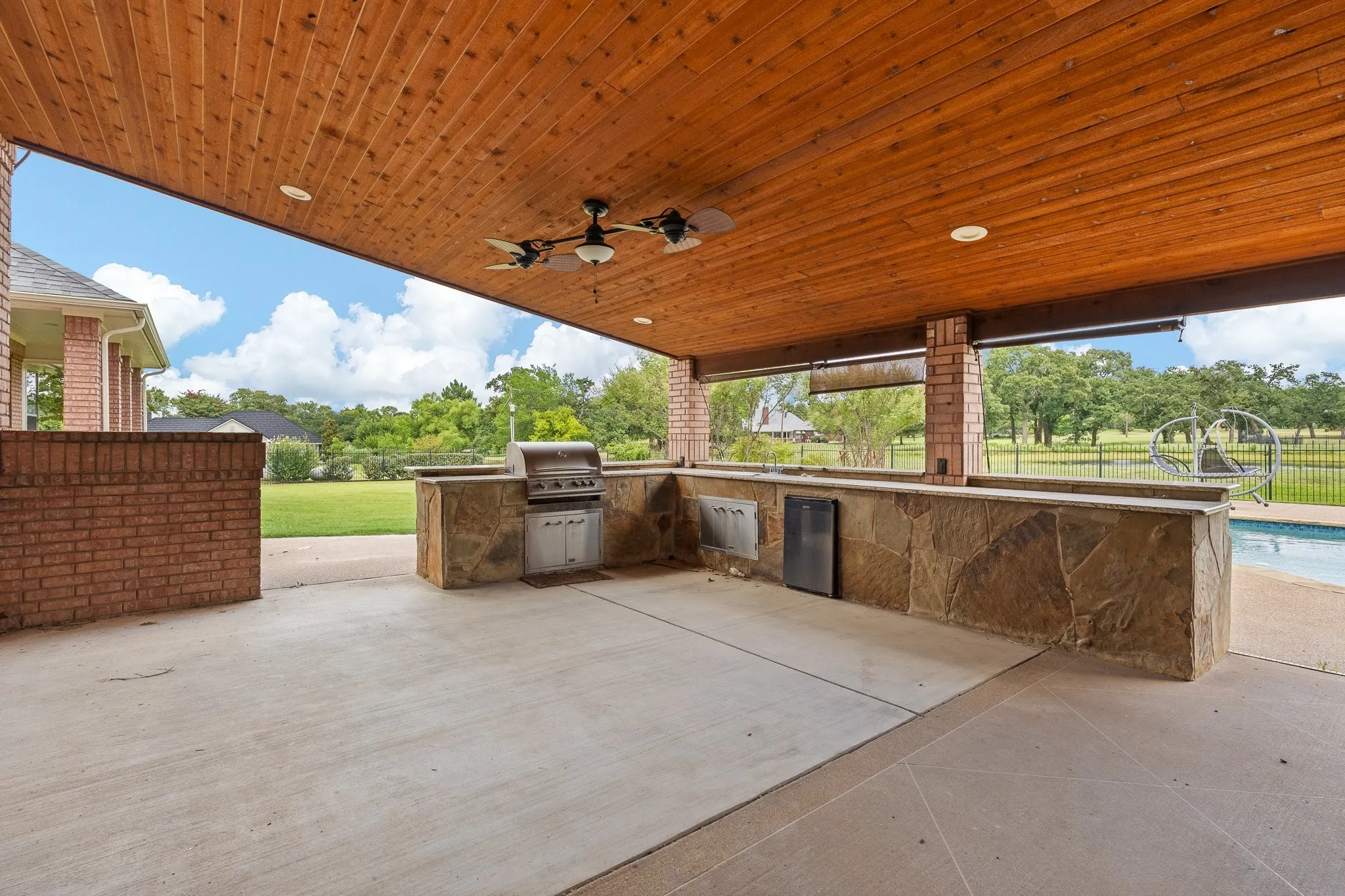 Single Family Residence For Sale in Tarrant County , 6035 Oak Hollow Drive, Burleson, Texas 76028, 5 Bedroom, 6 Bathroom, 3 Garage spaces, 6,410 Sqft, built in 1992, mls#21320630, Real Estate Agent in Burleson, Homes For Sale in Tarrant county, Homes For Sale in Burleson, Realtor in Burleson Texas, Real Estate Brokerage Independent Realty Texas, Luminita Cordes Realtor
