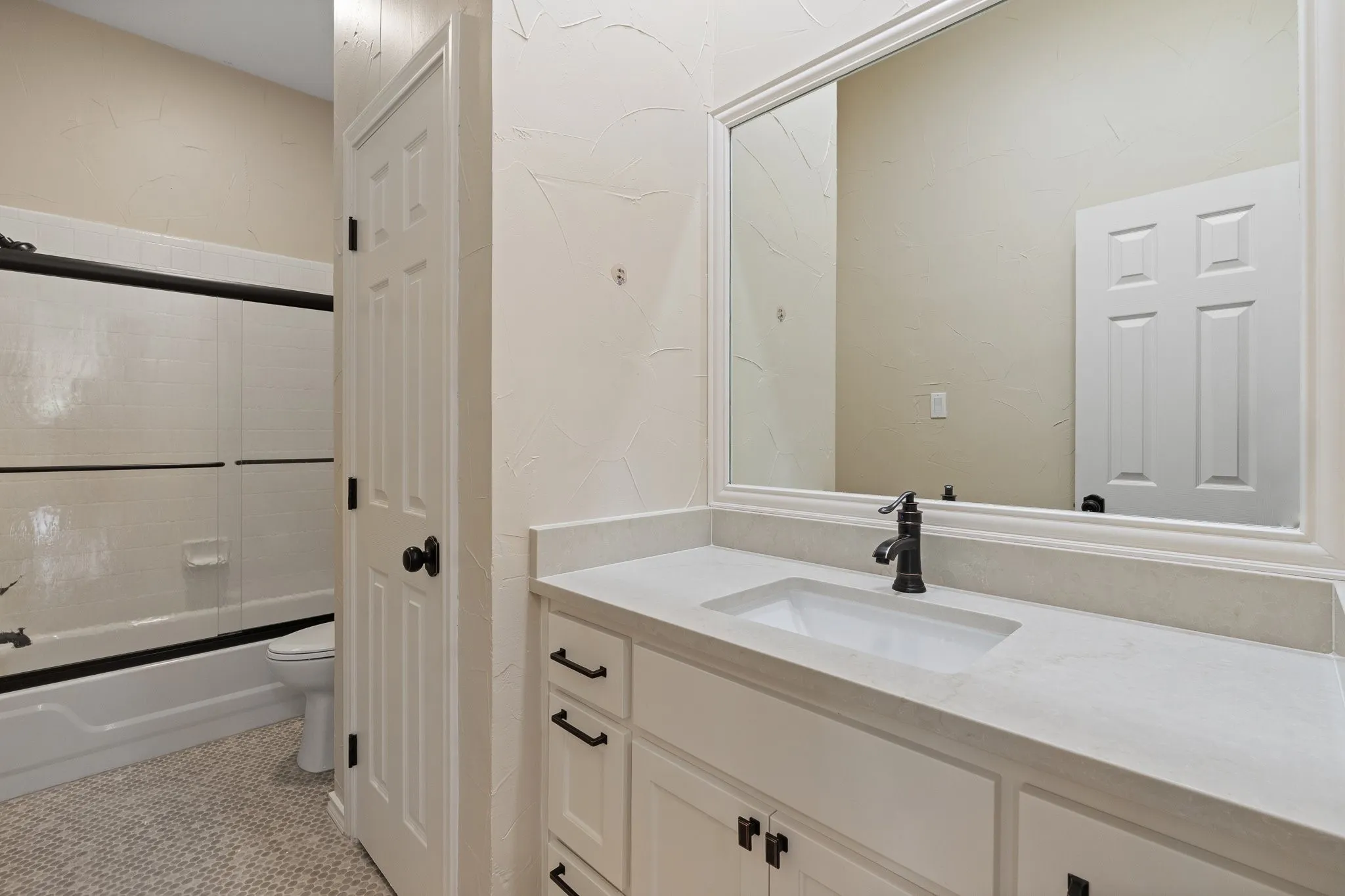 Single Family Residence For Sale in Tarrant County , 6035 Oak Hollow Drive, Burleson, Texas 76028, 5 Bedroom, 6 Bathroom, 3 Garage spaces, 6,410 Sqft, built in 1992, mls#21320630, Real Estate Agent in Burleson, Homes For Sale in Tarrant county, Homes For Sale in Burleson, Realtor in Burleson Texas, Real Estate Brokerage Independent Realty Texas, Luminita Cordes Realtor