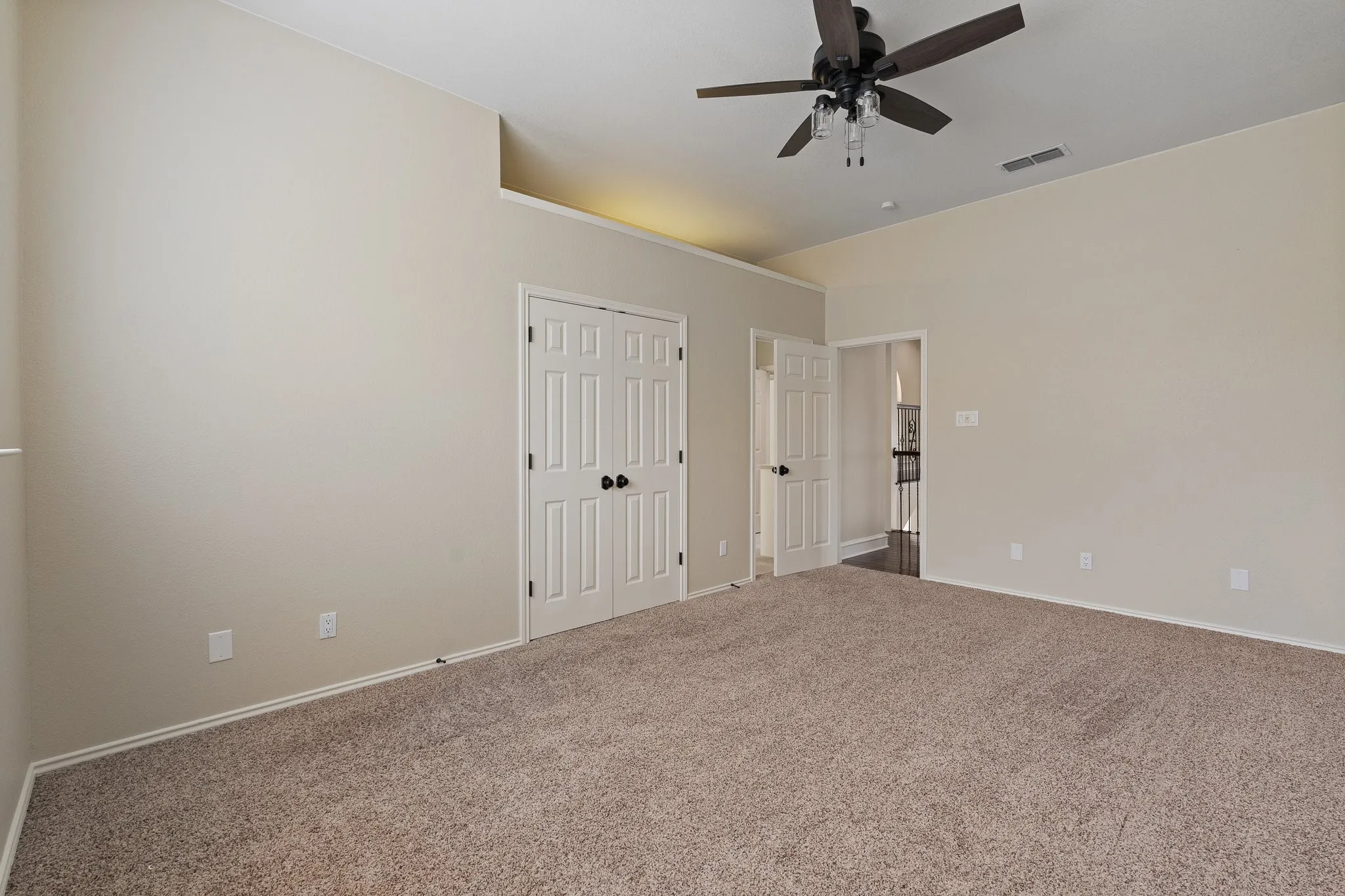 Single Family Residence For Sale in Tarrant County , 6035 Oak Hollow Drive, Burleson, Texas 76028, 5 Bedroom, 6 Bathroom, 3 Garage spaces, 6,410 Sqft, built in 1992, mls#21320630, Real Estate Agent in Burleson, Homes For Sale in Tarrant county, Homes For Sale in Burleson, Realtor in Burleson Texas, Real Estate Brokerage Independent Realty Texas, Luminita Cordes Realtor