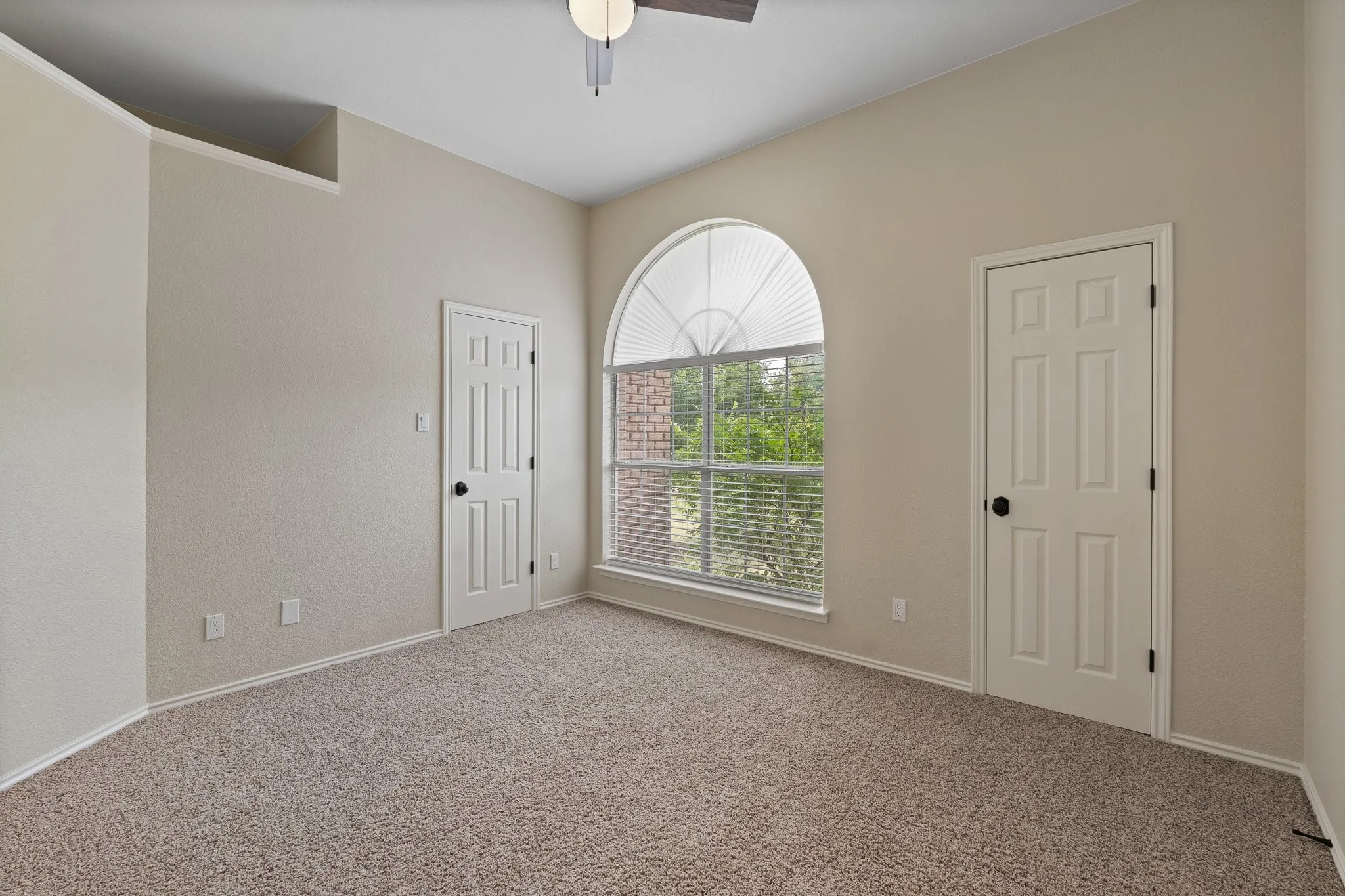 Single Family Residence For Sale in Tarrant County , 6035 Oak Hollow Drive, Burleson, Texas 76028, 5 Bedroom, 6 Bathroom, 3 Garage spaces, 6,410 Sqft, built in 1992, mls#21320630, Real Estate Agent in Burleson, Homes For Sale in Tarrant county, Homes For Sale in Burleson, Realtor in Burleson Texas, Real Estate Brokerage Independent Realty Texas, Luminita Cordes Realtor