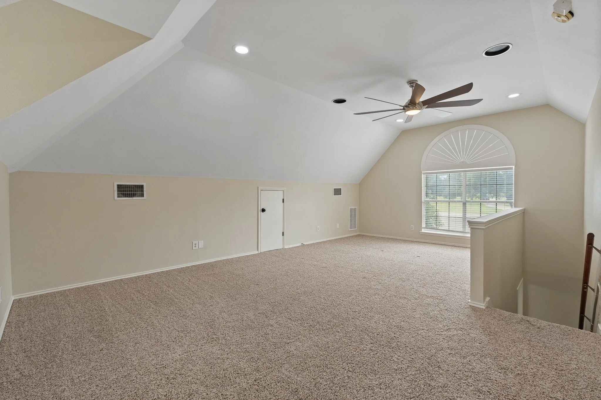 Single Family Residence For Sale in Tarrant County , 6035 Oak Hollow Drive, Burleson, Texas 76028, 5 Bedroom, 6 Bathroom, 3 Garage spaces, 6,410 Sqft, built in 1992, mls#21320630, Real Estate Agent in Burleson, Homes For Sale in Tarrant county, Homes For Sale in Burleson, Realtor in Burleson Texas, Real Estate Brokerage Independent Realty Texas, Luminita Cordes Realtor