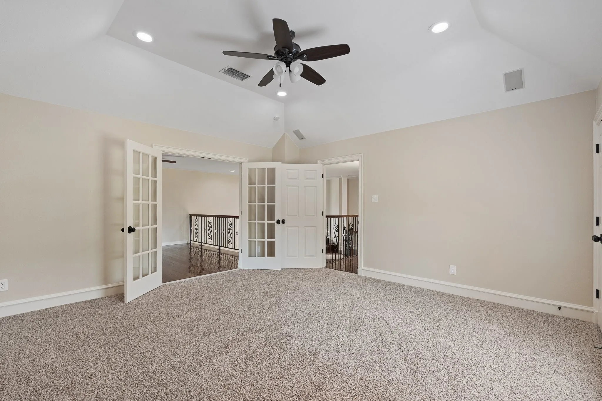 Single Family Residence For Sale in Tarrant County , 6035 Oak Hollow Drive, Burleson, Texas 76028, 5 Bedroom, 6 Bathroom, 3 Garage spaces, 6,410 Sqft, built in 1992, mls#21320630, Real Estate Agent in Burleson, Homes For Sale in Tarrant county, Homes For Sale in Burleson, Realtor in Burleson Texas, Real Estate Brokerage Independent Realty Texas, Luminita Cordes Realtor