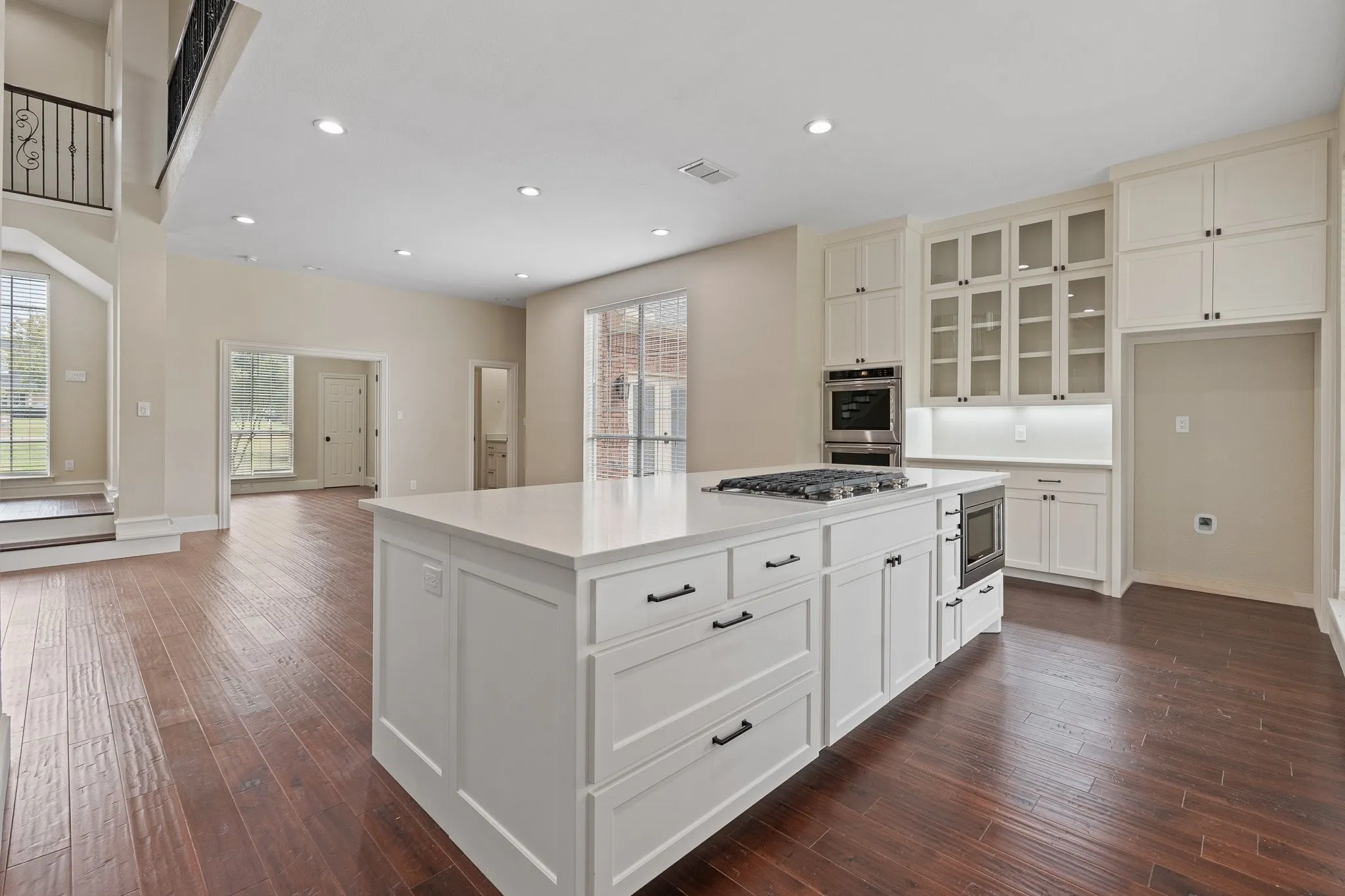 Single Family Residence For Sale in Tarrant County , 6035 Oak Hollow Drive, Burleson, Texas 76028, 5 Bedroom, 6 Bathroom, 3 Garage spaces, 6,410 Sqft, built in 1992, mls#21320630, Real Estate Agent in Burleson, Homes For Sale in Tarrant county, Homes For Sale in Burleson, Realtor in Burleson Texas, Real Estate Brokerage Independent Realty Texas, Luminita Cordes Realtor