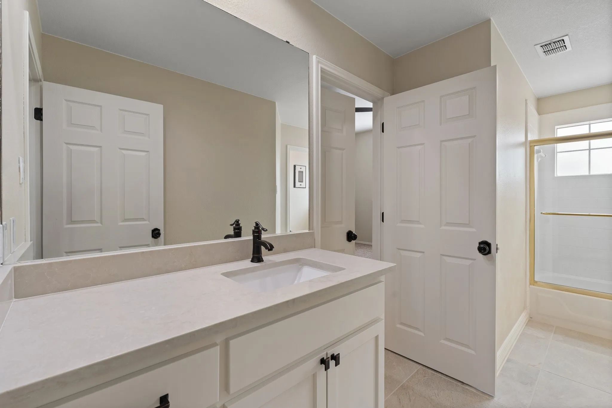 Single Family Residence For Sale in Tarrant County , 6035 Oak Hollow Drive, Burleson, Texas 76028, 5 Bedroom, 6 Bathroom, 3 Garage spaces, 6,410 Sqft, built in 1992, mls#21320630, Real Estate Agent in Burleson, Homes For Sale in Tarrant county, Homes For Sale in Burleson, Realtor in Burleson Texas, Real Estate Brokerage Independent Realty Texas, Luminita Cordes Realtor
