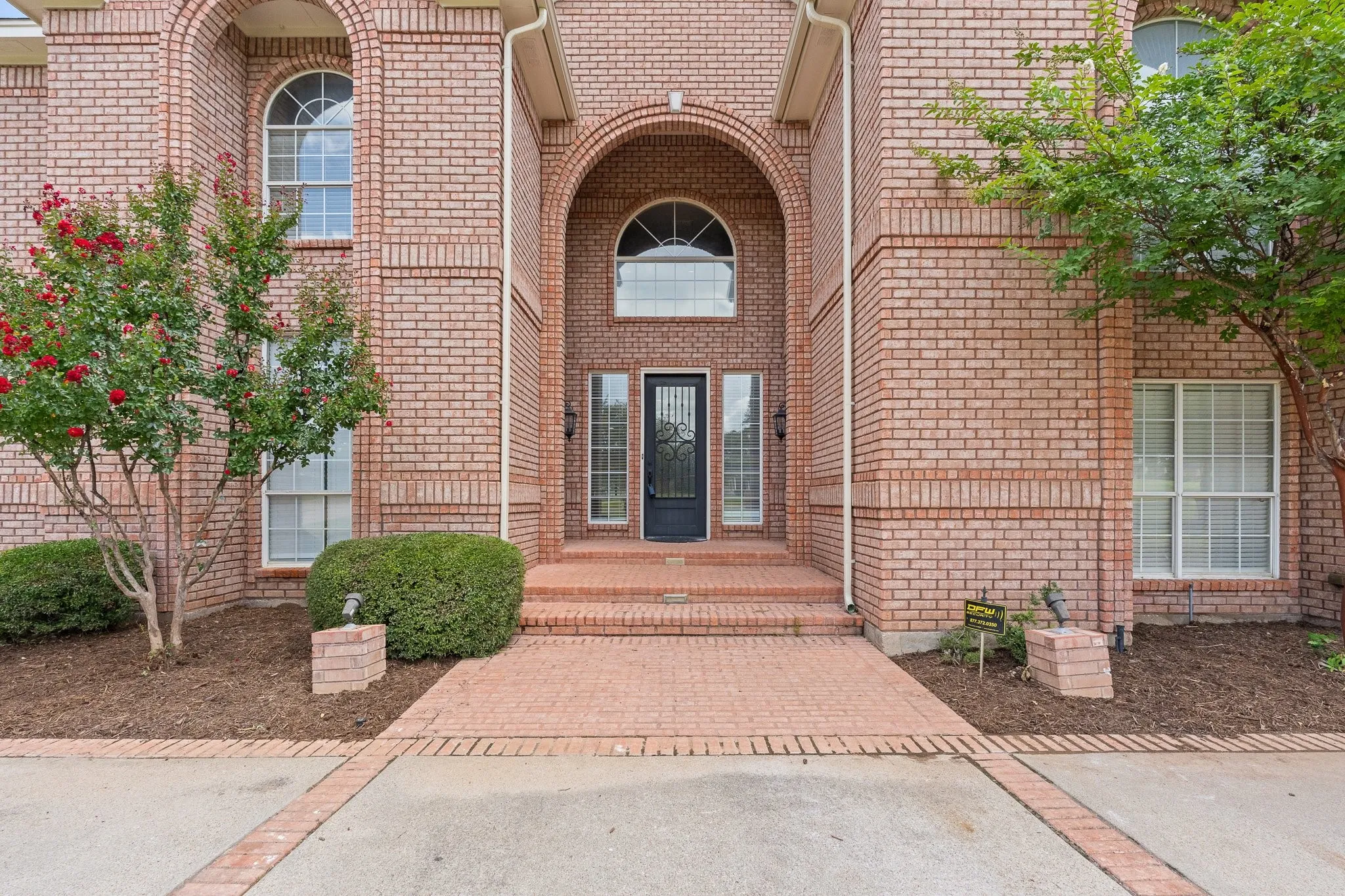 Single Family Residence For Sale in Tarrant County , 6035 Oak Hollow Drive, Burleson, Texas 76028, 5 Bedroom, 6 Bathroom, 3 Garage spaces, 6,410 Sqft, built in 1992, mls#21320630, Real Estate Agent in Burleson, Homes For Sale in Tarrant county, Homes For Sale in Burleson, Realtor in Burleson Texas, Real Estate Brokerage Independent Realty Texas, Luminita Cordes Realtor