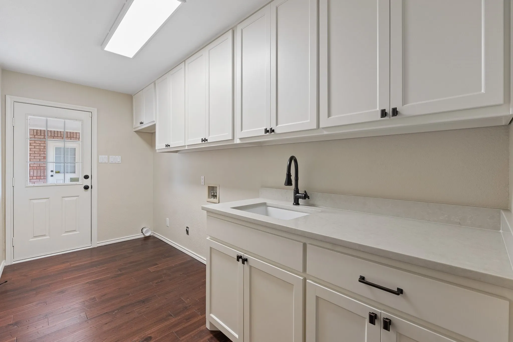 Single Family Residence For Sale in Tarrant County , 6035 Oak Hollow Drive, Burleson, Texas 76028, 5 Bedroom, 6 Bathroom, 3 Garage spaces, 6,410 Sqft, built in 1992, mls#21320630, Real Estate Agent in Burleson, Homes For Sale in Tarrant county, Homes For Sale in Burleson, Realtor in Burleson Texas, Real Estate Brokerage Independent Realty Texas, Luminita Cordes Realtor