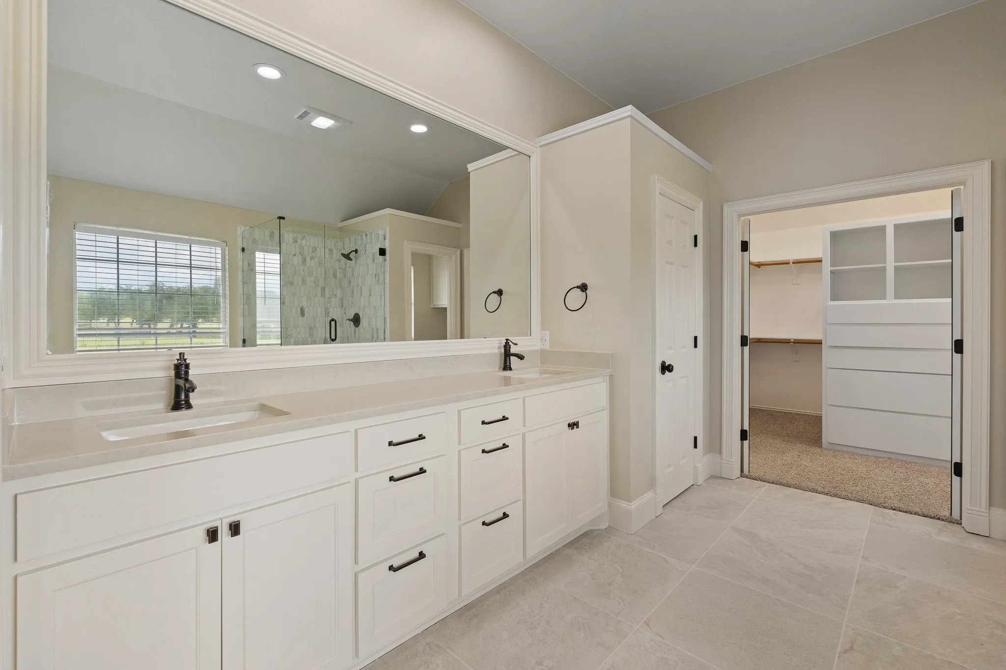 Single Family Residence For Sale in Tarrant County , 6035 Oak Hollow Drive, Burleson, Texas 76028, 5 Bedroom, 6 Bathroom, 3 Garage spaces, 6,410 Sqft, built in 1992, mls#21320630, Real Estate Agent in Burleson, Homes For Sale in Tarrant county, Homes For Sale in Burleson, Realtor in Burleson Texas, Real Estate Brokerage Independent Realty Texas, Luminita Cordes Realtor