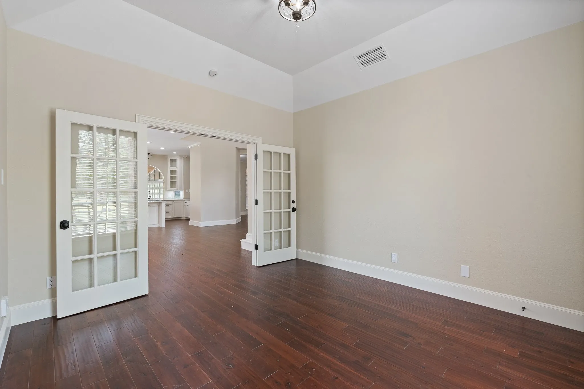 Single Family Residence For Sale in Tarrant County , 6035 Oak Hollow Drive, Burleson, Texas 76028, 5 Bedroom, 6 Bathroom, 3 Garage spaces, 6,410 Sqft, built in 1992, mls#21320630, Real Estate Agent in Burleson, Homes For Sale in Tarrant county, Homes For Sale in Burleson, Realtor in Burleson Texas, Real Estate Brokerage Independent Realty Texas, Luminita Cordes Realtor