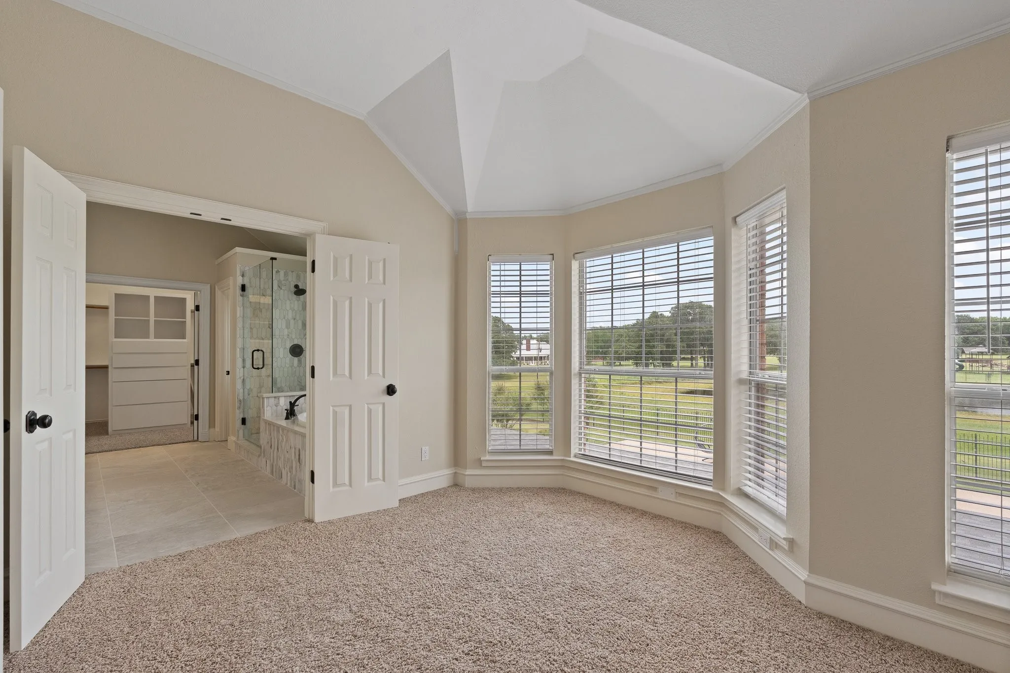 Single Family Residence For Sale in Tarrant County , 6035 Oak Hollow Drive, Burleson, Texas 76028, 5 Bedroom, 6 Bathroom, 3 Garage spaces, 6,410 Sqft, built in 1992, mls#21320630, Real Estate Agent in Burleson, Homes For Sale in Tarrant county, Homes For Sale in Burleson, Realtor in Burleson Texas, Real Estate Brokerage Independent Realty Texas, Luminita Cordes Realtor