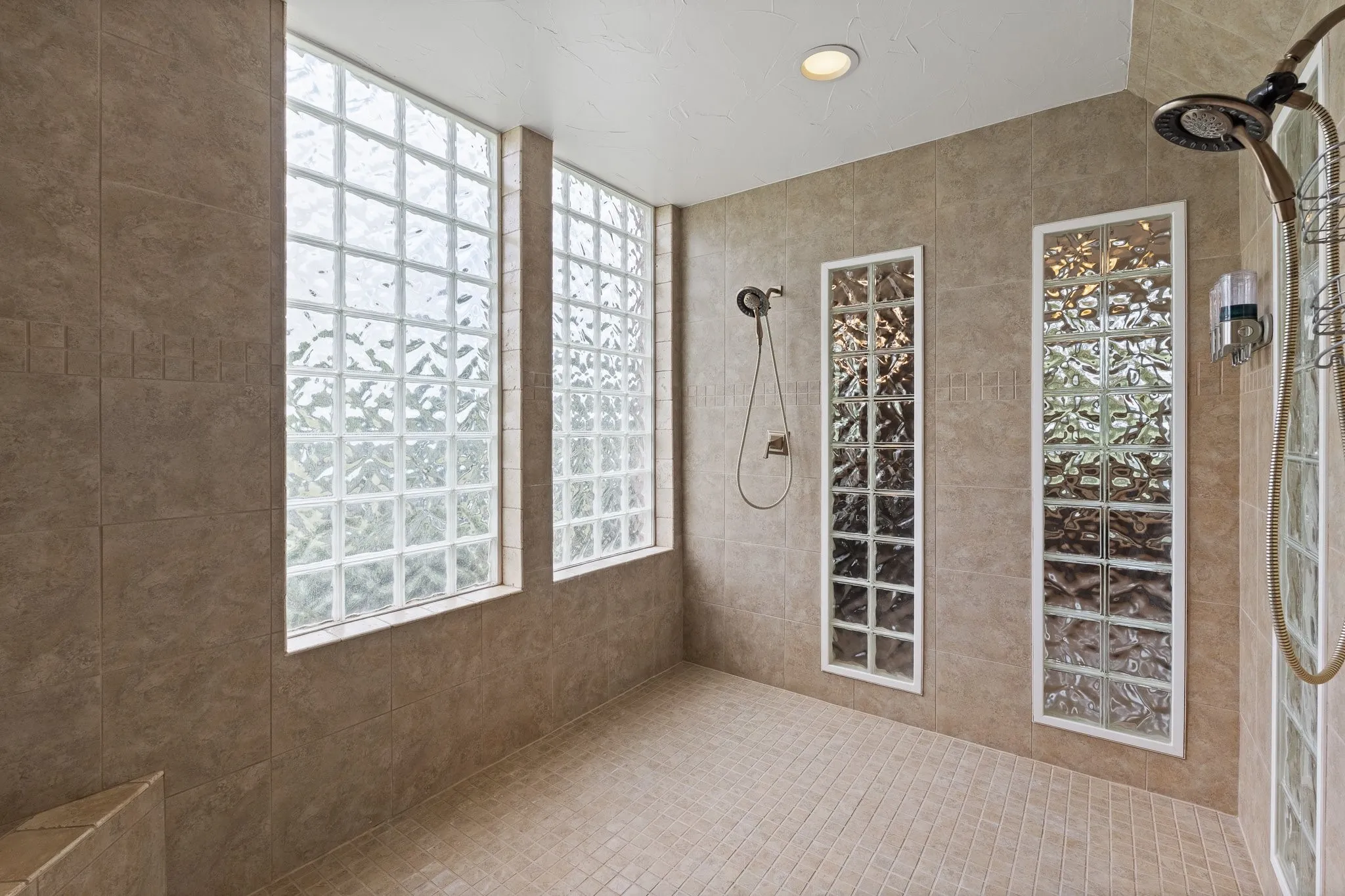 Single Family Residence For Sale in Tarrant County , 6035 Oak Hollow Drive, Burleson, Texas 76028, 5 Bedroom, 6 Bathroom, 3 Garage spaces, 6,410 Sqft, built in 1992, mls#21320630, Real Estate Agent in Burleson, Homes For Sale in Tarrant county, Homes For Sale in Burleson, Realtor in Burleson Texas, Real Estate Brokerage Independent Realty Texas, Luminita Cordes Realtor