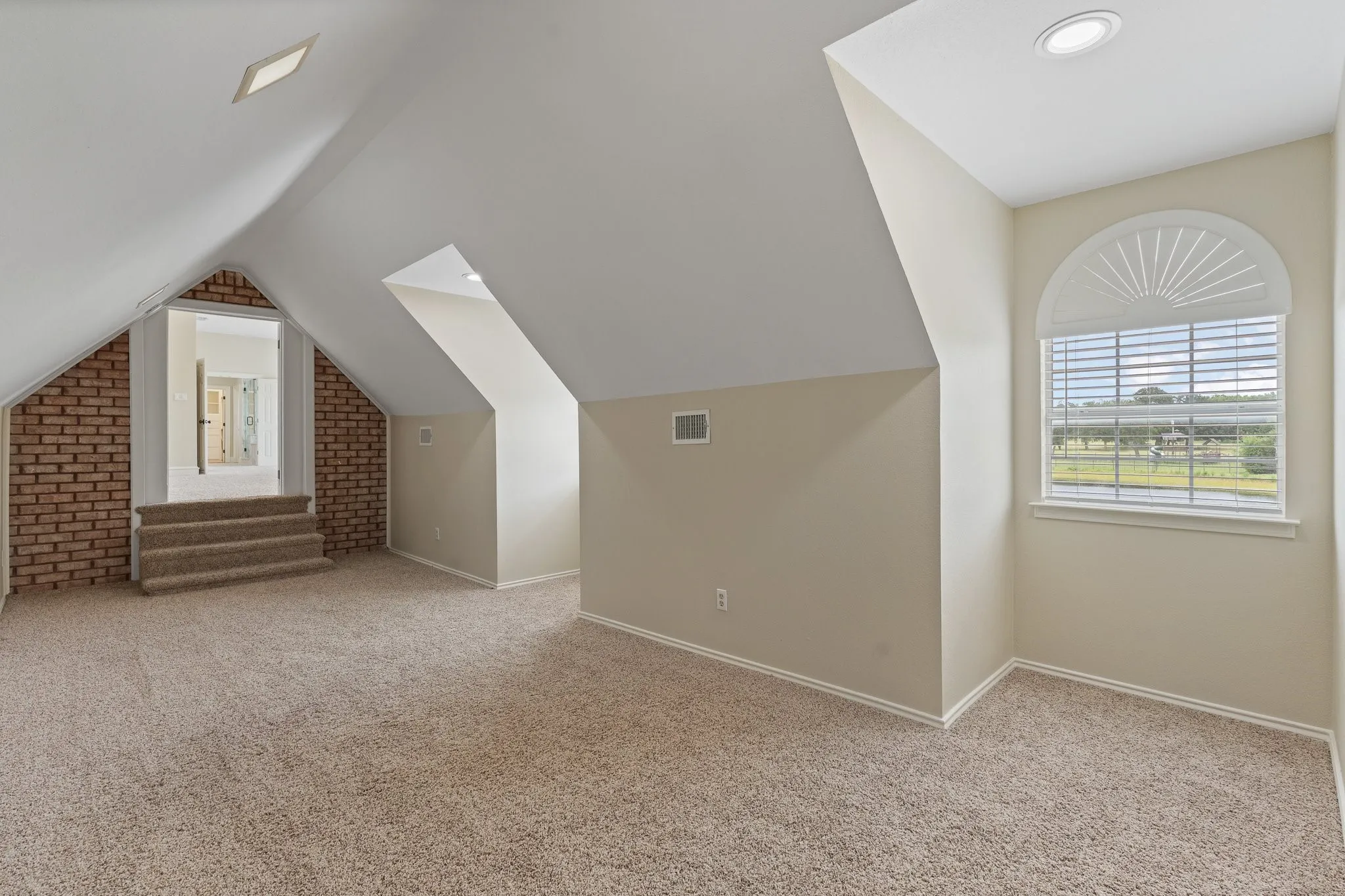 Single Family Residence For Sale in Tarrant County , 6035 Oak Hollow Drive, Burleson, Texas 76028, 5 Bedroom, 6 Bathroom, 3 Garage spaces, 6,410 Sqft, built in 1992, mls#21320630, Real Estate Agent in Burleson, Homes For Sale in Tarrant county, Homes For Sale in Burleson, Realtor in Burleson Texas, Real Estate Brokerage Independent Realty Texas, Luminita Cordes Realtor