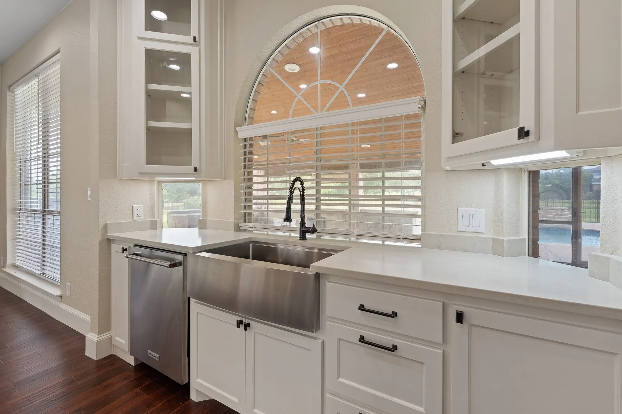 Single Family Residence For Sale in Tarrant County , 6035 Oak Hollow Drive, Burleson, Texas 76028, 5 Bedroom, 6 Bathroom, 3 Garage spaces, 6,410 Sqft, built in 1992, mls#21320630, Real Estate Agent in Burleson, Homes For Sale in Tarrant county, Homes For Sale in Burleson, Realtor in Burleson Texas, Real Estate Brokerage Independent Realty Texas, Luminita Cordes Realtor