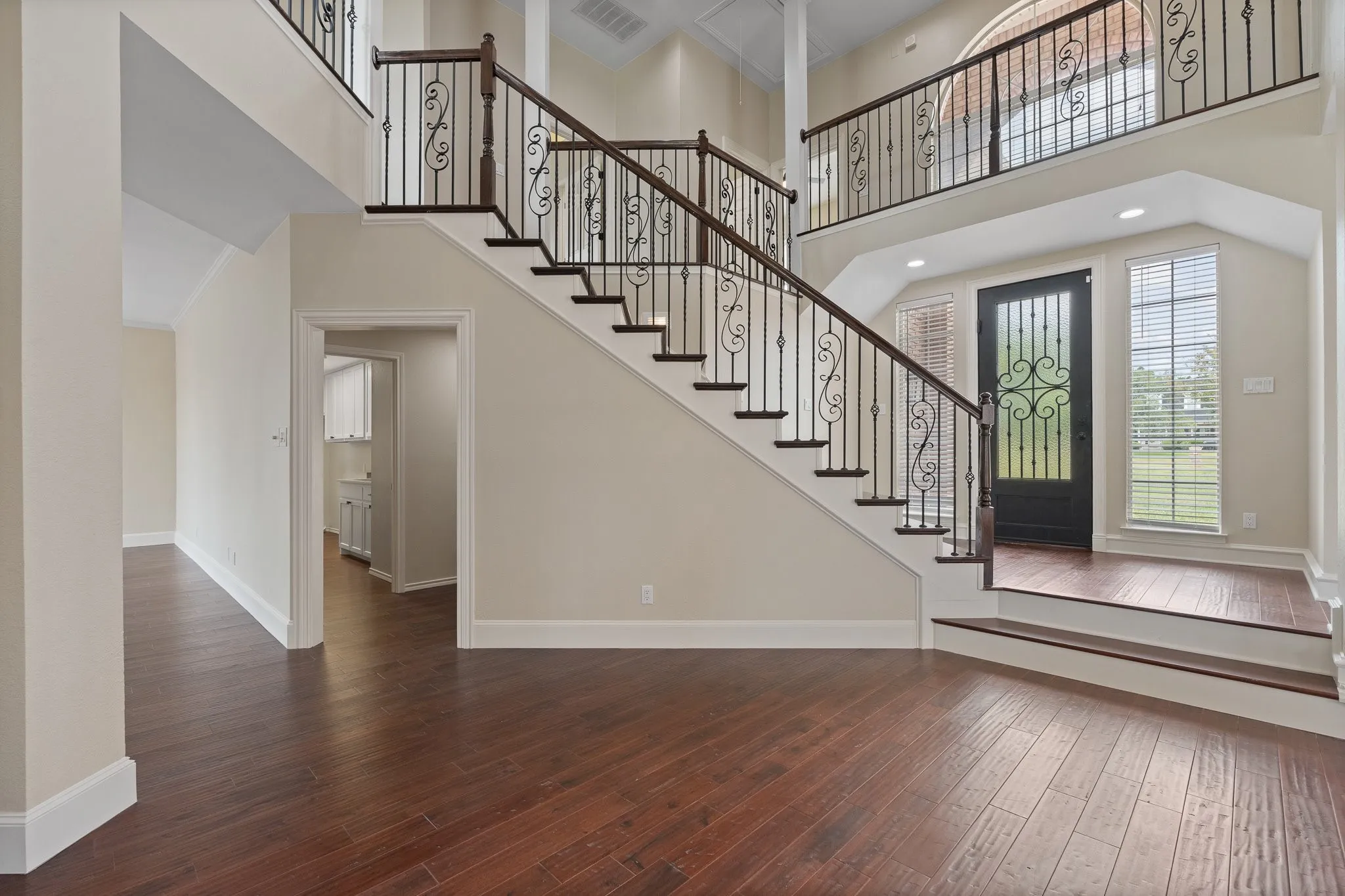 Single Family Residence For Sale in Tarrant County , 6035 Oak Hollow Drive, Burleson, Texas 76028, 5 Bedroom, 6 Bathroom, 3 Garage spaces, 6,410 Sqft, built in 1992, mls#21320630, Real Estate Agent in Burleson, Homes For Sale in Tarrant county, Homes For Sale in Burleson, Realtor in Burleson Texas, Real Estate Brokerage Independent Realty Texas, Luminita Cordes Realtor