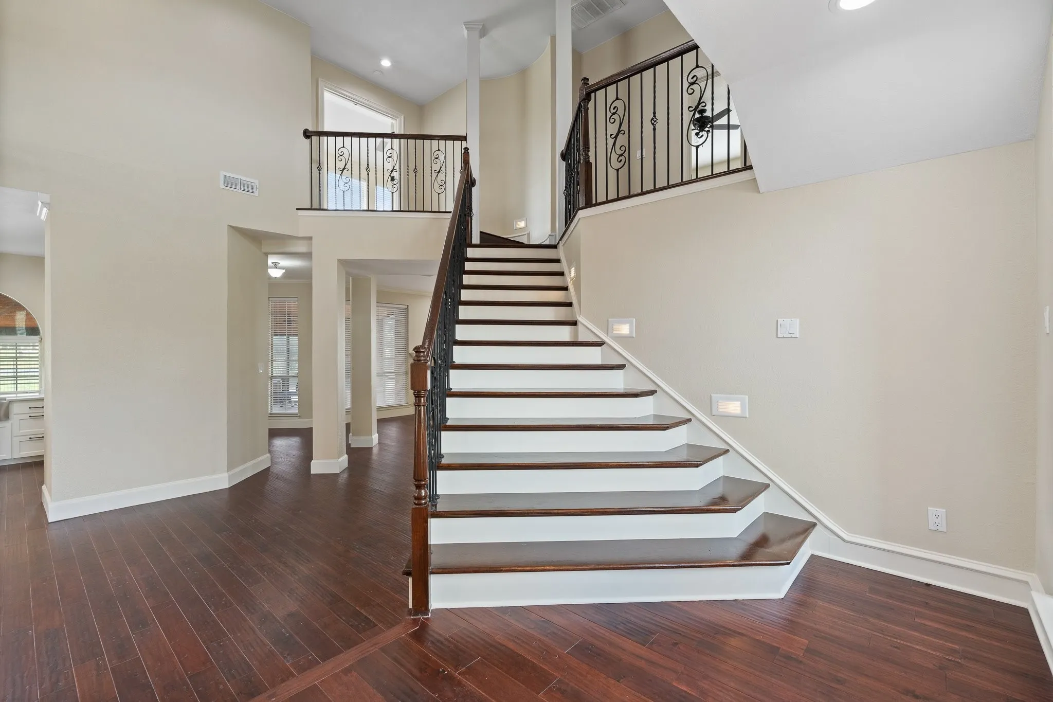 Single Family Residence For Sale in Tarrant County , 6035 Oak Hollow Drive, Burleson, Texas 76028, 5 Bedroom, 6 Bathroom, 3 Garage spaces, 6,410 Sqft, built in 1992, mls#21320630, Real Estate Agent in Burleson, Homes For Sale in Tarrant county, Homes For Sale in Burleson, Realtor in Burleson Texas, Real Estate Brokerage Independent Realty Texas, Luminita Cordes Realtor
