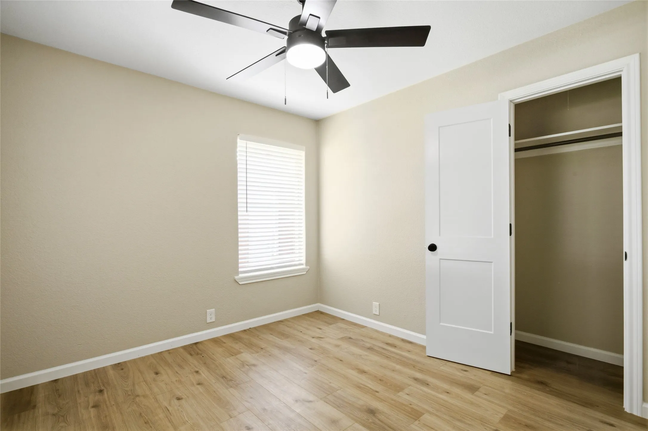 Single Family Residence For Rent in Grayson County , 1006 N Grant Drive, Sherman, Texas 75092, 3 Bedroom, 2 Bathroom, 1 Garage spaces, 1,210 Sqft, built in 1960, mls#21305164, Real Estate Agent in Sherman, Homes For Rent in Grayson county, Homes For Rent in Sherman, Realtor in Sherman Texas, Real Estate Brokerage Independent Realty Texas, Luminita Cordes Realtor