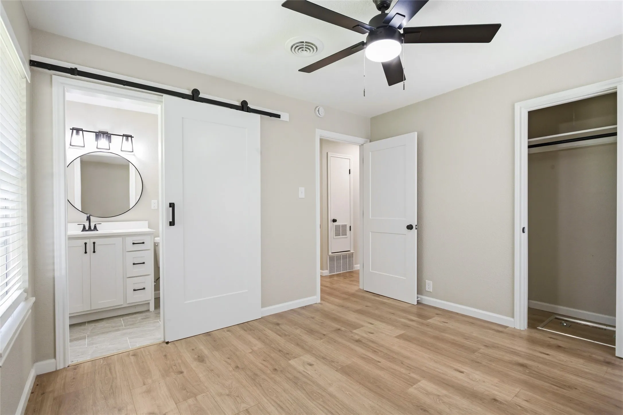 Single Family Residence For Rent in Grayson County , 1006 N Grant Drive, Sherman, Texas 75092, 3 Bedroom, 2 Bathroom, 1 Garage spaces, 1,210 Sqft, built in 1960, mls#21305164, Real Estate Agent in Sherman, Homes For Rent in Grayson county, Homes For Rent in Sherman, Realtor in Sherman Texas, Real Estate Brokerage Independent Realty Texas, Luminita Cordes Realtor