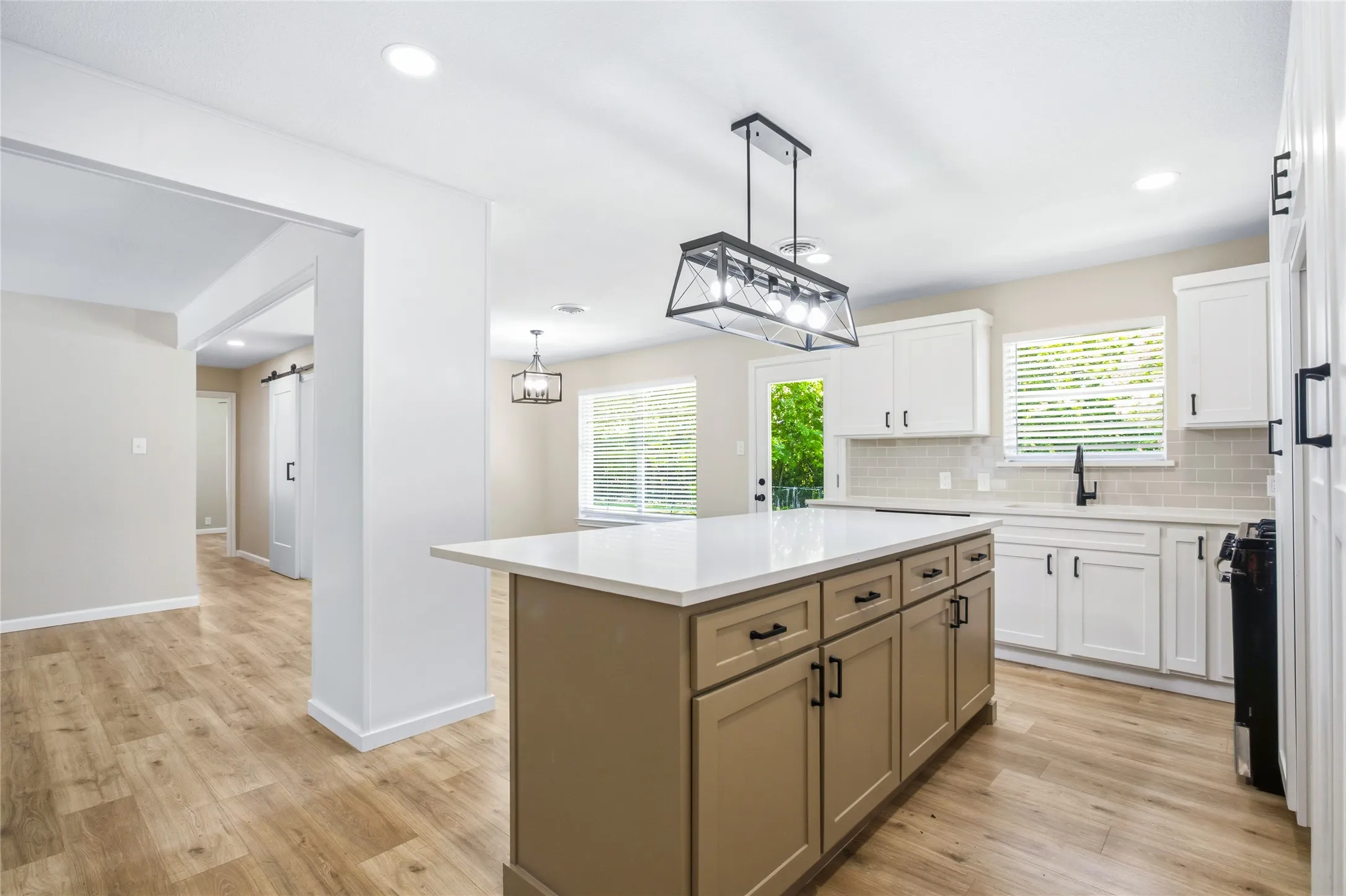 Single Family Residence For Rent in Grayson County , 1006 N Grant Drive, Sherman, Texas 75092, 3 Bedroom, 2 Bathroom, 1 Garage spaces, 1,210 Sqft, built in 1960, mls#21305164, Real Estate Agent in Sherman, Homes For Rent in Grayson county, Homes For Rent in Sherman, Realtor in Sherman Texas, Real Estate Brokerage Independent Realty Texas, Luminita Cordes Realtor