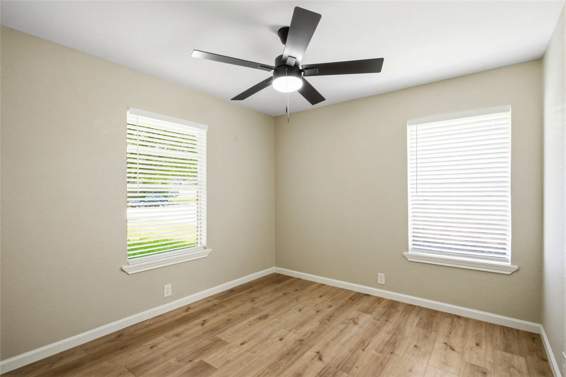 Single Family Residence For Rent in Grayson County , 1006 N Grant Drive, Sherman, Texas 75092, 3 Bedroom, 2 Bathroom, 1 Garage spaces, 1,210 Sqft, built in 1960, mls#21305164, Real Estate Agent in Sherman, Homes For Rent in Grayson county, Homes For Rent in Sherman, Realtor in Sherman Texas, Real Estate Brokerage Independent Realty Texas, Luminita Cordes Realtor