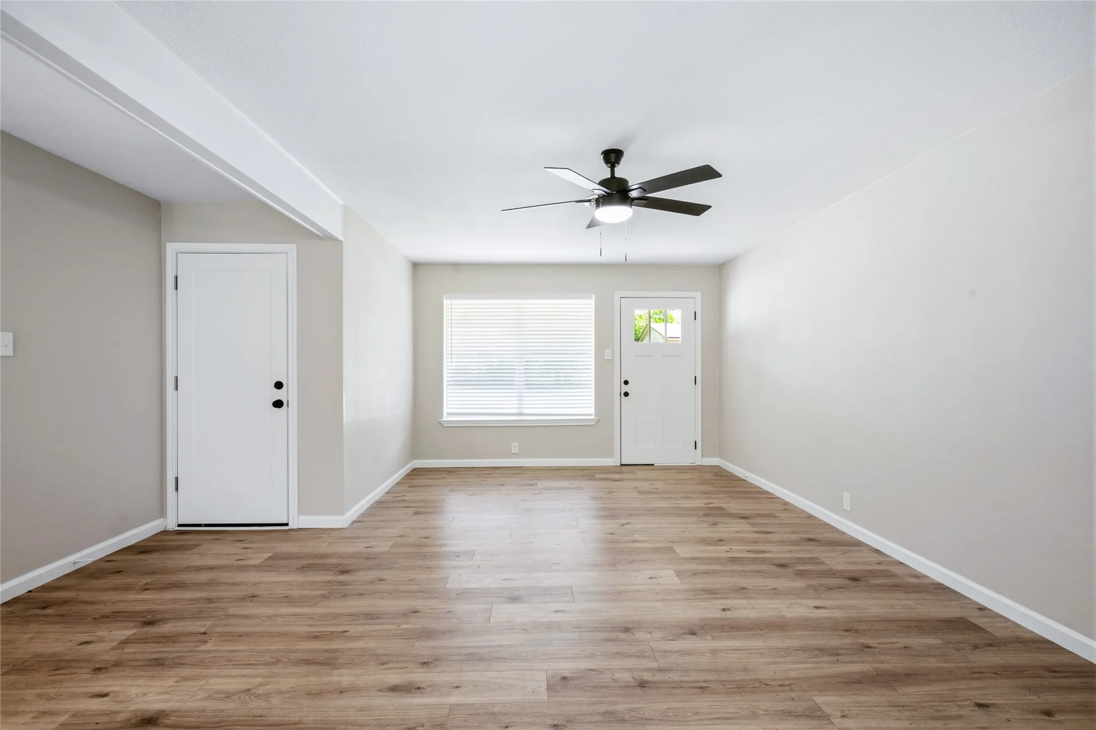 Single Family Residence For Rent in Grayson County , 1006 N Grant Drive, Sherman, Texas 75092, 3 Bedroom, 2 Bathroom, 1 Garage spaces, 1,210 Sqft, built in 1960, mls#21305164, Real Estate Agent in Sherman, Homes For Rent in Grayson county, Homes For Rent in Sherman, Realtor in Sherman Texas, Real Estate Brokerage Independent Realty Texas, Luminita Cordes Realtor