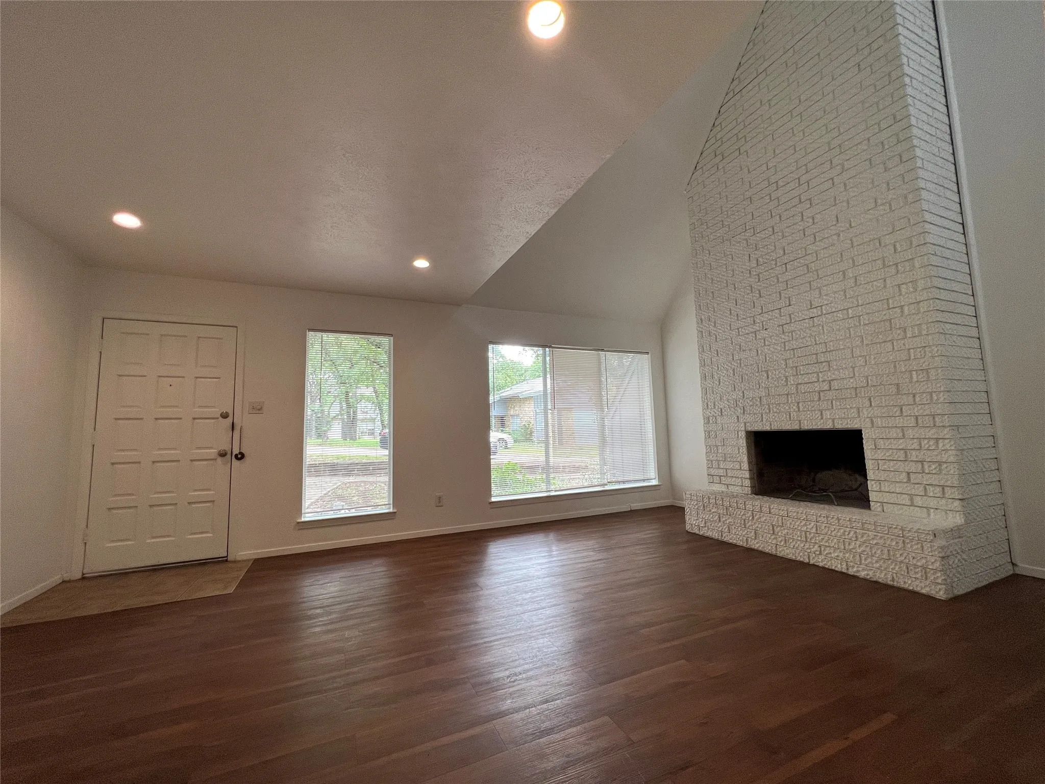 Townhouse For Rent in Denton County , 1908 Camden Court 03, Denton, Texas 76205, 2 Bedroom, 2 Bathroom, Garage spaces, 1,314 Sqft, built in 1974, Price $1,599, mls#21320783, Real Estate Agent in Denton, Homes For Rent in Denton county, Homes For Rent in Denton, Realtor in Denton Texas, Real Estate Brokerage Independent Realty Texas, Luminita Cordes Realtor
