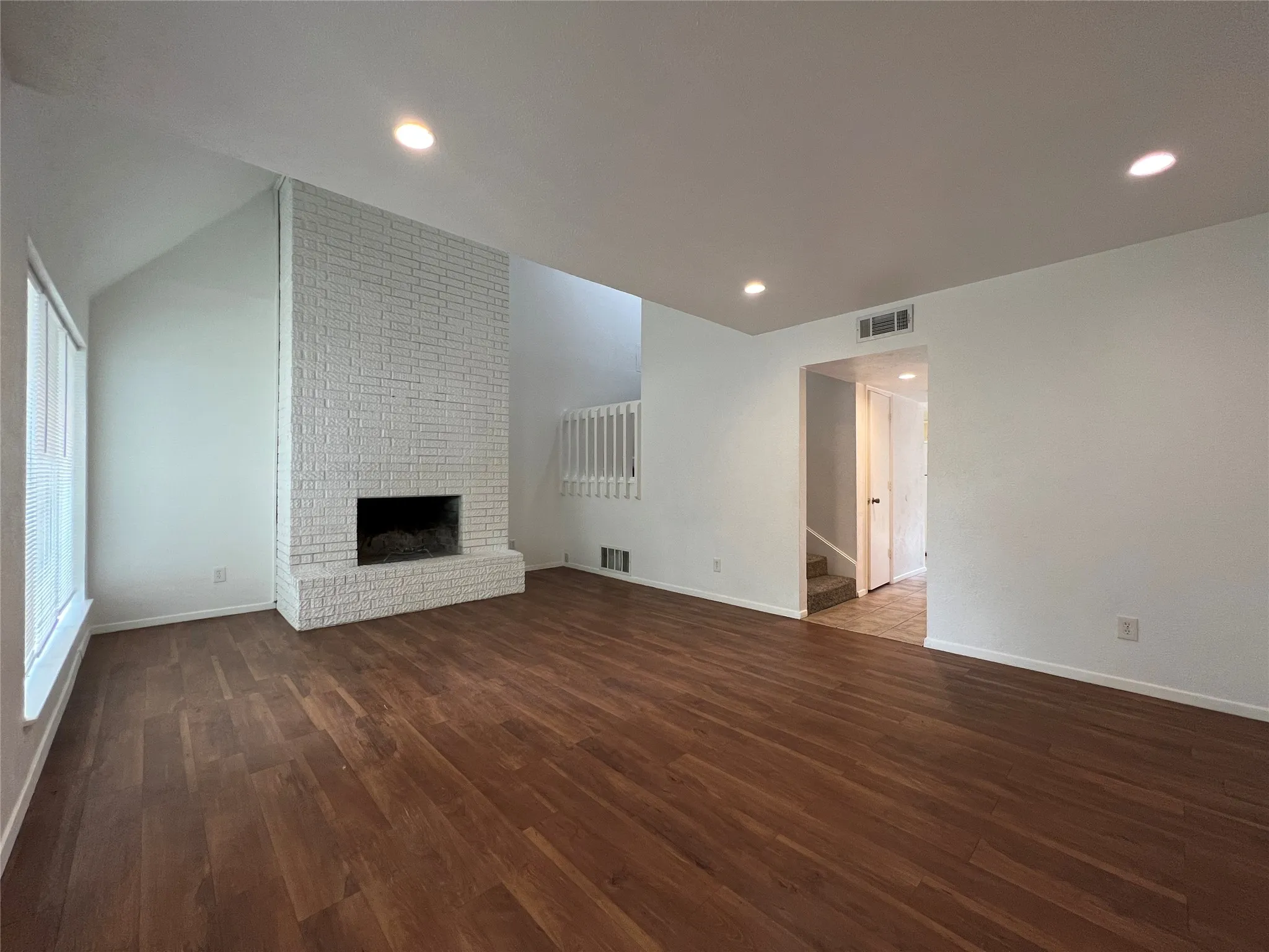 Townhouse For Rent in Denton County , 1908 Camden Court 03, Denton, Texas 76205, 2 Bedroom, 2 Bathroom, Garage spaces, 1,314 Sqft, built in 1974, Price $1,599, mls#21320783, Real Estate Agent in Denton, Homes For Rent in Denton county, Homes For Rent in Denton, Realtor in Denton Texas, Real Estate Brokerage Independent Realty Texas, Luminita Cordes Realtor