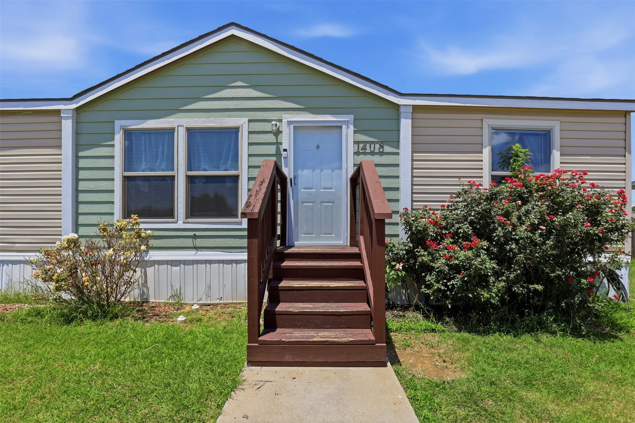 Mobile Home For Sale in Johnson County , 1408 Old Bridge Road, Cleburne, Texas 76033, 3 Bedroom, 2 Bathroom, Garage spaces, 1,408 Sqft, built in 2018, mls#21319212, Real Estate Agent in Cleburne, Homes For Sale in Johnson county, Homes For Sale in Cleburne, Realtor in Cleburne Texas, Real Estate Brokerage Independent Realty Texas, Luminita Cordes Realtor