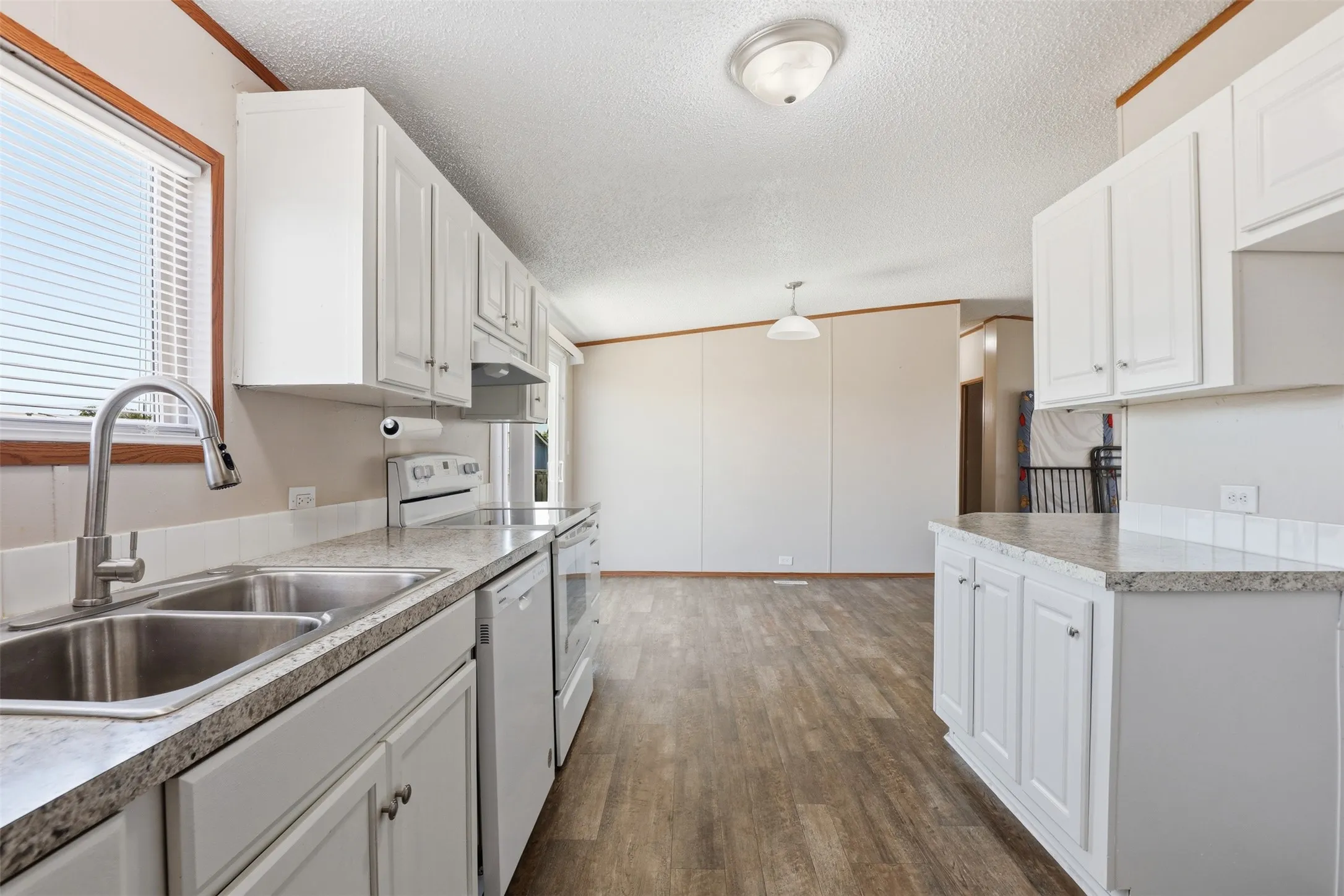 Mobile Home For Sale in Johnson County , 1408 Old Bridge Road, Cleburne, Texas 76033, 3 Bedroom, 2 Bathroom, Garage spaces, 1,408 Sqft, built in 2018, mls#21319212, Real Estate Agent in Cleburne, Homes For Sale in Johnson county, Homes For Sale in Cleburne, Realtor in Cleburne Texas, Real Estate Brokerage Independent Realty Texas, Luminita Cordes Realtor
