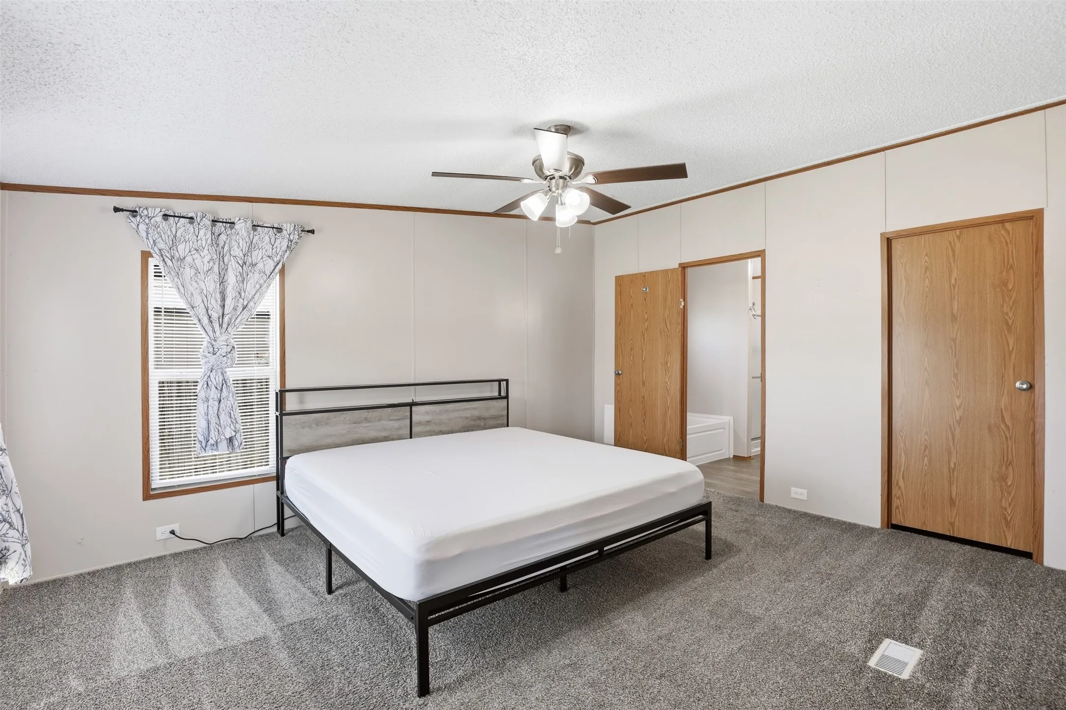 Mobile Home For Sale in Johnson County , 1408 Old Bridge Road, Cleburne, Texas 76033, 3 Bedroom, 2 Bathroom, Garage spaces, 1,408 Sqft, built in 2018, mls#21319212, Real Estate Agent in Cleburne, Homes For Sale in Johnson county, Homes For Sale in Cleburne, Realtor in Cleburne Texas, Real Estate Brokerage Independent Realty Texas, Luminita Cordes Realtor