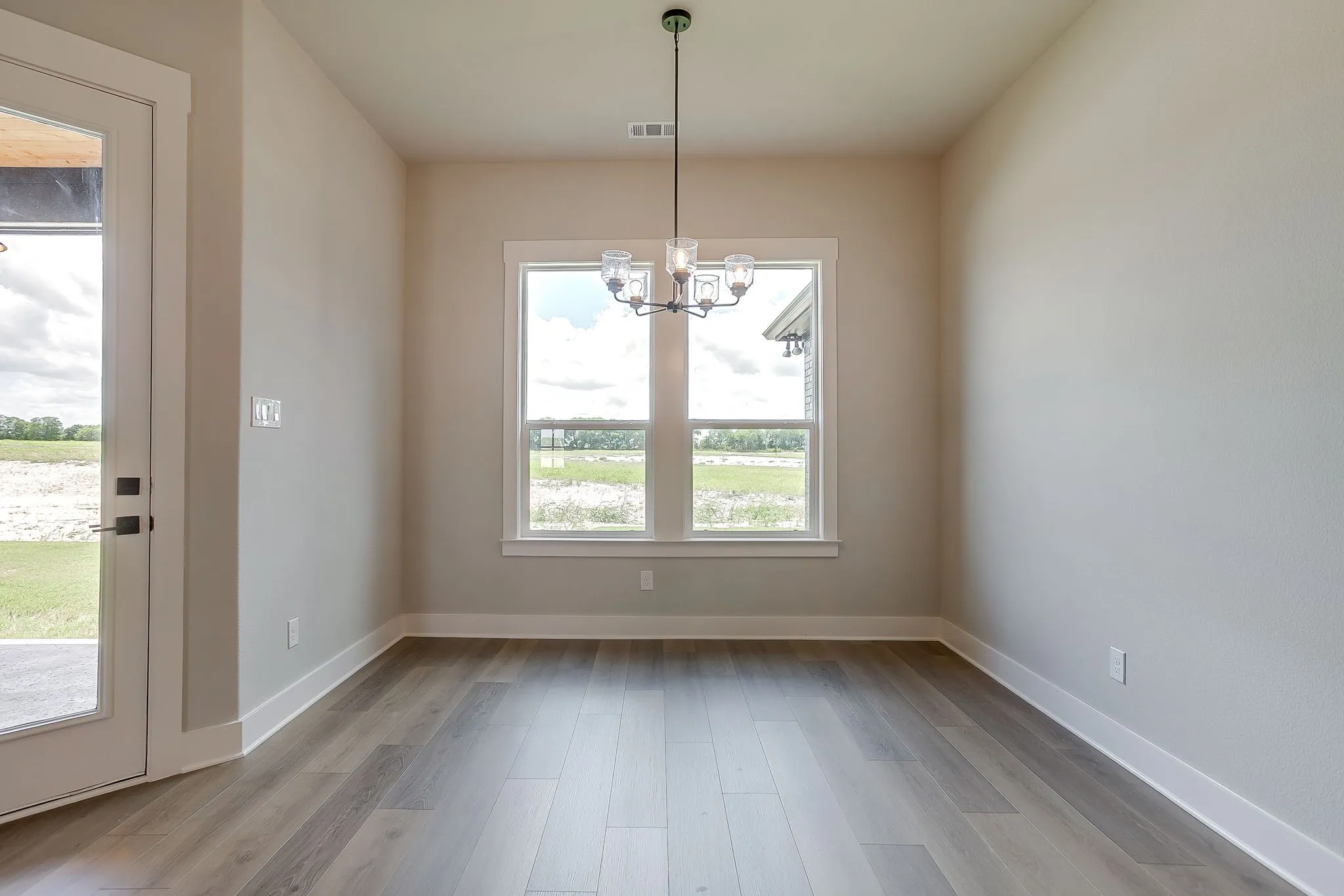 Single Family Residence For Sale in Ellis County , 10121 Baldy Mountain Drive, Waxahachie, Texas 75167, 4 Bedrooms, 3 Bathrooms, 3 Garage spaces, 2,969 Sqft, built in 2026, Price $705,984, mls#21320756, Real Estate Agent in Waxahachie, Homes For Sale in Ellis county, Homes For Sale in Waxahachie, Realtor in Waxahachie Texas, Real Estate Brokerage Independent Realty Texas, Luminita Cordes Realtor
