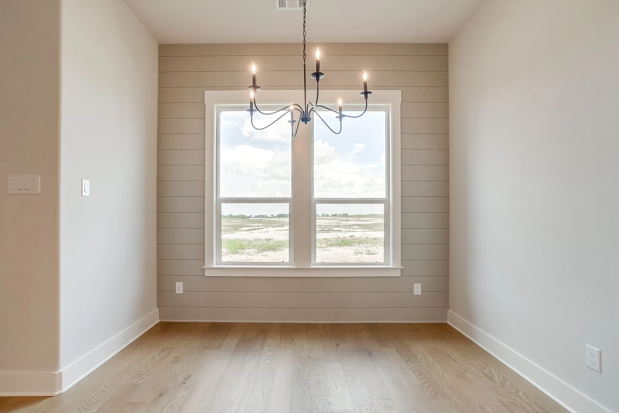 Single Family Residence For Sale in Ellis County , 10100 Bartlett Peak Drive, Waxahachie, Texas 75167, 4 Bedrooms, 4 Bathrooms, 3 Garage spaces, 2,404 Sqft, built in 2026, Price $619,990, mls#21320718, Real Estate Agent in Waxahachie, Homes For Sale in Ellis county, Homes For Sale in Waxahachie, Realtor in Waxahachie Texas, Real Estate Brokerage Independent Realty Texas, Luminita Cordes Realtor
