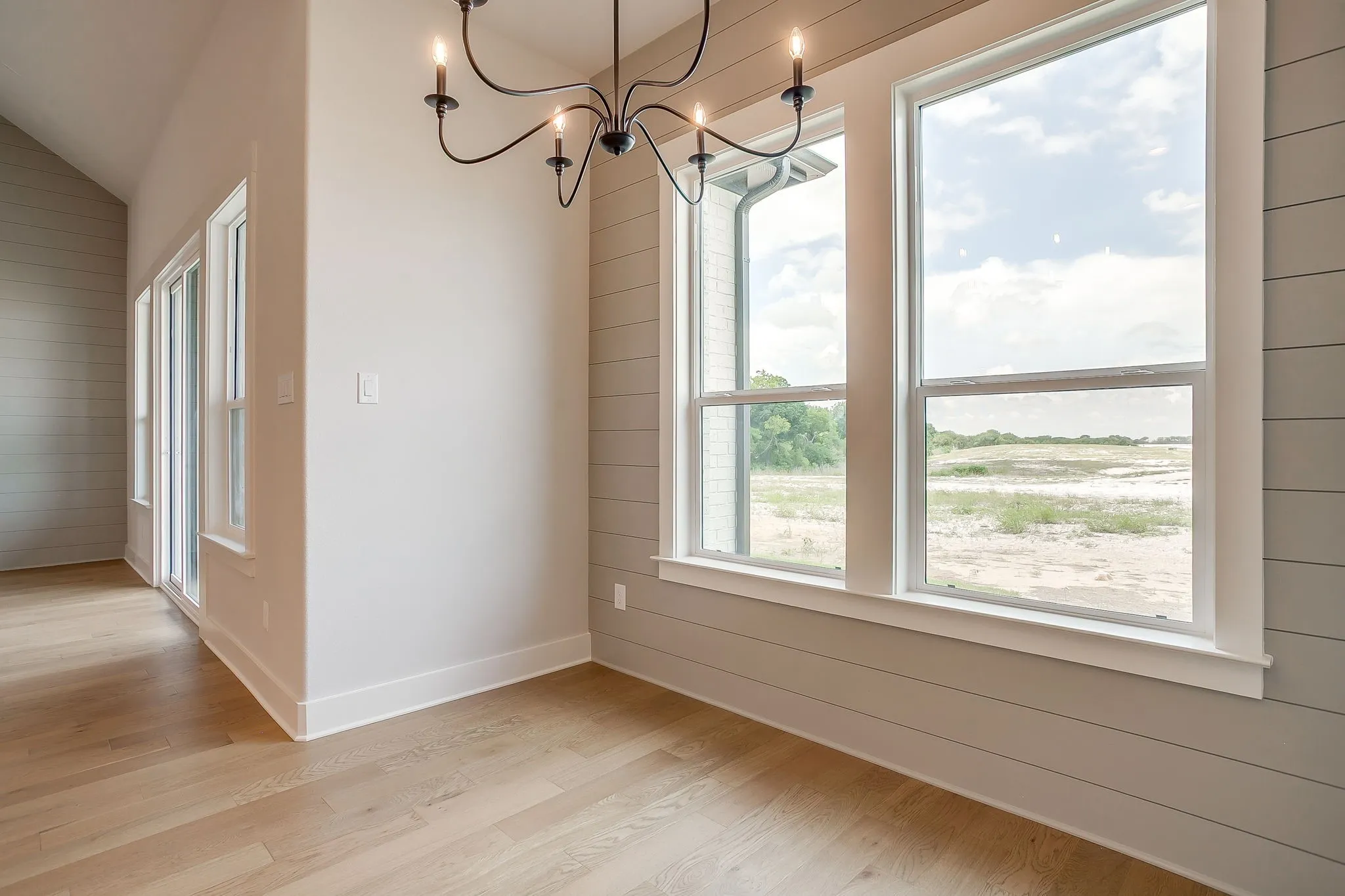 Single Family Residence For Sale in Ellis County , 10100 Bartlett Peak Drive, Waxahachie, Texas 75167, 4 Bedrooms, 4 Bathrooms, 3 Garage spaces, 2,404 Sqft, built in 2026, Price $619,990, mls#21320718, Real Estate Agent in Waxahachie, Homes For Sale in Ellis county, Homes For Sale in Waxahachie, Realtor in Waxahachie Texas, Real Estate Brokerage Independent Realty Texas, Luminita Cordes Realtor