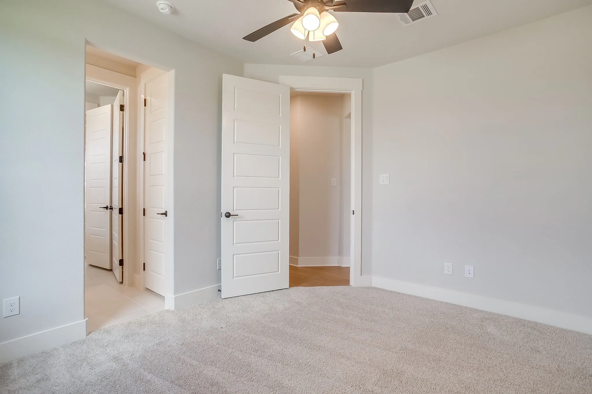 Single Family Residence For Sale in Ellis County , 10100 Bartlett Peak Drive, Waxahachie, Texas 75167, 4 Bedrooms, 4 Bathrooms, 3 Garage spaces, 2,404 Sqft, built in 2026, Price $619,990, mls#21320718, Real Estate Agent in Waxahachie, Homes For Sale in Ellis county, Homes For Sale in Waxahachie, Realtor in Waxahachie Texas, Real Estate Brokerage Independent Realty Texas, Luminita Cordes Realtor