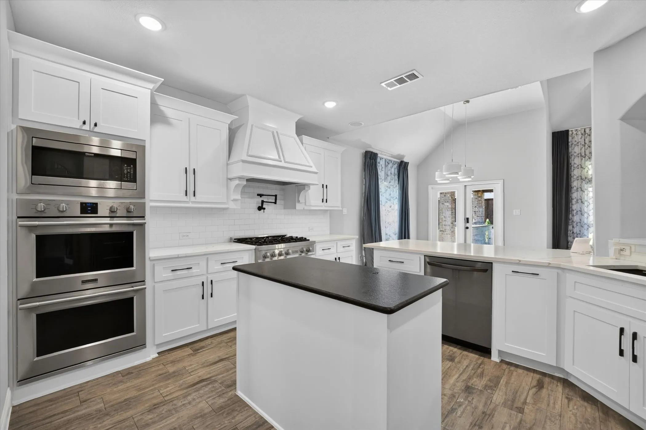 Single Family Residence For Sale in Collin County , 560 Featherstone Lane, Prosper, Texas 75078, 5 Bedroom, 4 Bathroom, 3 Garage spaces, 4,838 Sqft, built in 2018, mls#21311468, Real Estate Agent in Prosper, Homes For Sale in Collin county, Homes For Sale in Prosper, Realtor in Prosper Texas, Real Estate Brokerage Independent Realty Texas, Luminita Cordes Realtor