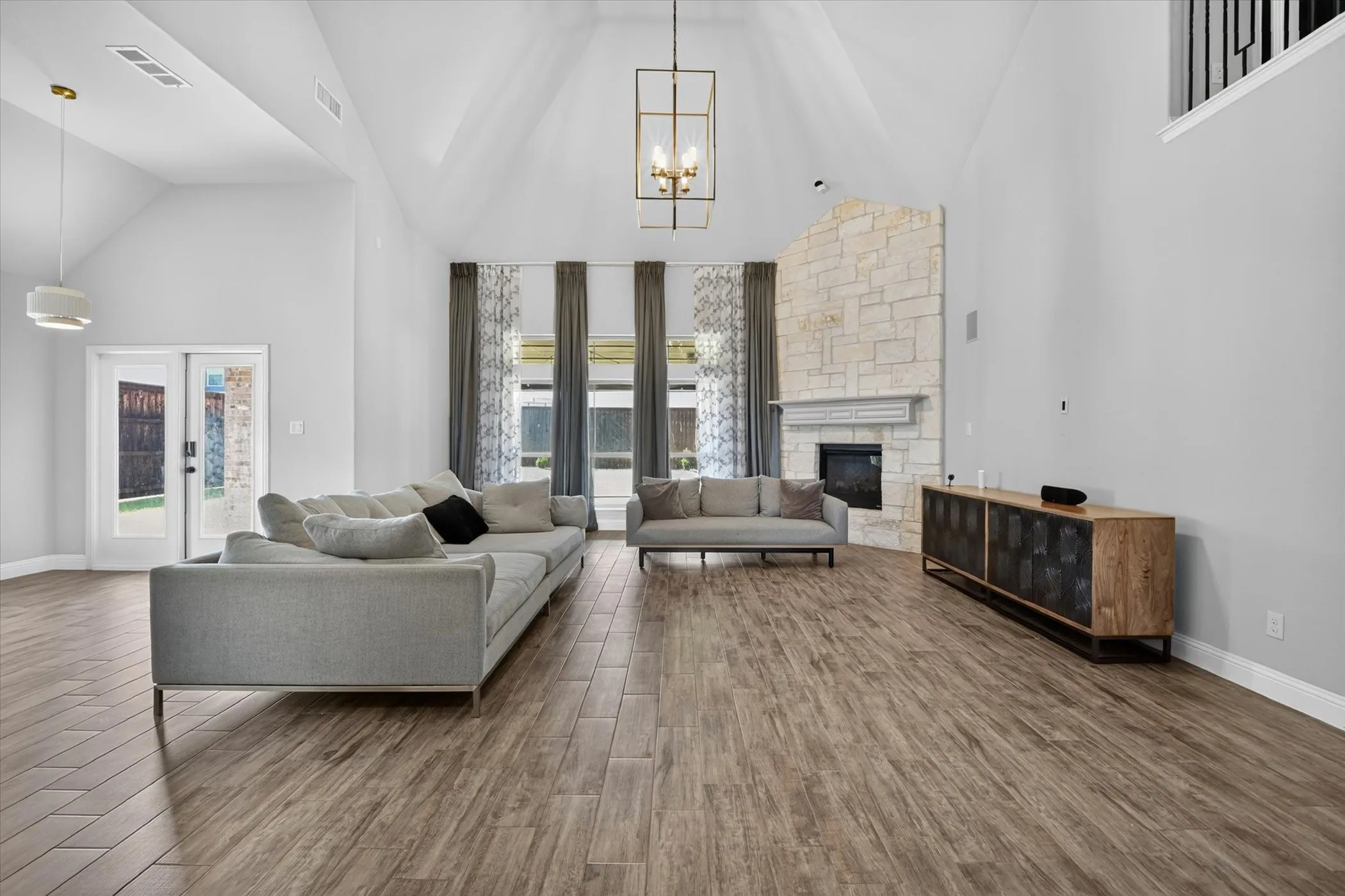 Single Family Residence For Sale in Collin County , 560 Featherstone Lane, Prosper, Texas 75078, 5 Bedroom, 4 Bathroom, 3 Garage spaces, 4,838 Sqft, built in 2018, mls#21311468, Real Estate Agent in Prosper, Homes For Sale in Collin county, Homes For Sale in Prosper, Realtor in Prosper Texas, Real Estate Brokerage Independent Realty Texas, Luminita Cordes Realtor