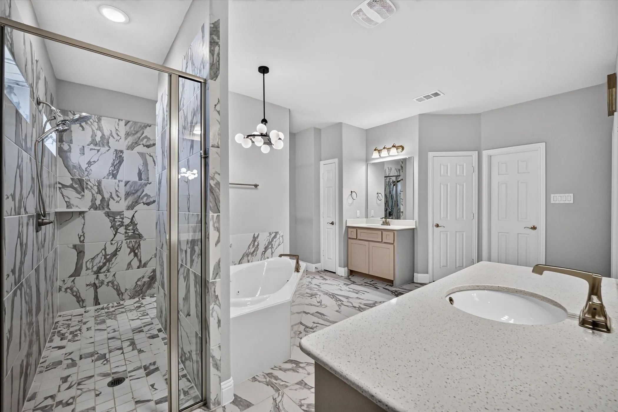 Single Family Residence For Sale in Collin County , 560 Featherstone Lane, Prosper, Texas 75078, 5 Bedroom, 4 Bathroom, 3 Garage spaces, 4,838 Sqft, built in 2018, mls#21311468, Real Estate Agent in Prosper, Homes For Sale in Collin county, Homes For Sale in Prosper, Realtor in Prosper Texas, Real Estate Brokerage Independent Realty Texas, Luminita Cordes Realtor