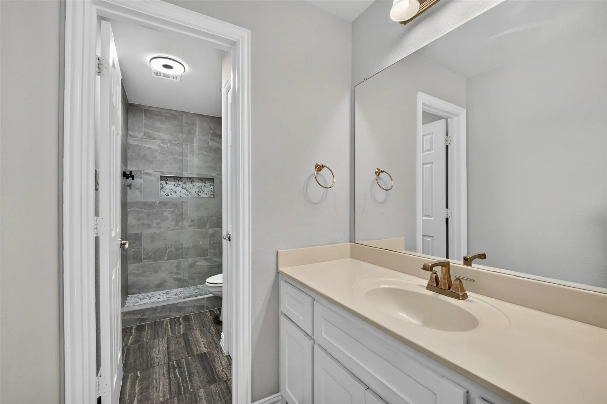 Single Family Residence For Sale in Collin County , 560 Featherstone Lane, Prosper, Texas 75078, 5 Bedroom, 4 Bathroom, 3 Garage spaces, 4,838 Sqft, built in 2018, mls#21311468, Real Estate Agent in Prosper, Homes For Sale in Collin county, Homes For Sale in Prosper, Realtor in Prosper Texas, Real Estate Brokerage Independent Realty Texas, Luminita Cordes Realtor
