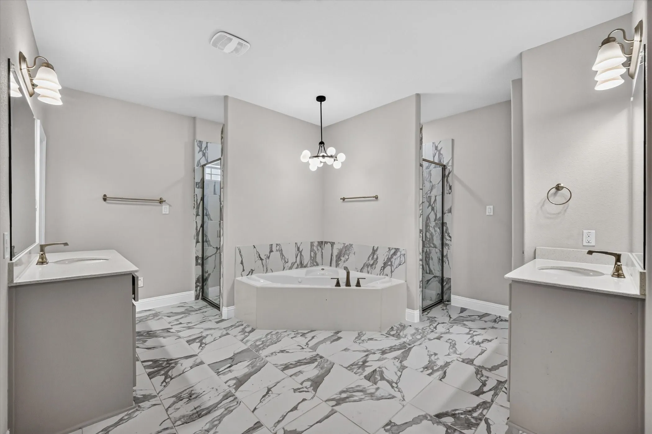 Single Family Residence For Sale in Collin County , 560 Featherstone Lane, Prosper, Texas 75078, 5 Bedroom, 4 Bathroom, 3 Garage spaces, 4,838 Sqft, built in 2018, mls#21311468, Real Estate Agent in Prosper, Homes For Sale in Collin county, Homes For Sale in Prosper, Realtor in Prosper Texas, Real Estate Brokerage Independent Realty Texas, Luminita Cordes Realtor