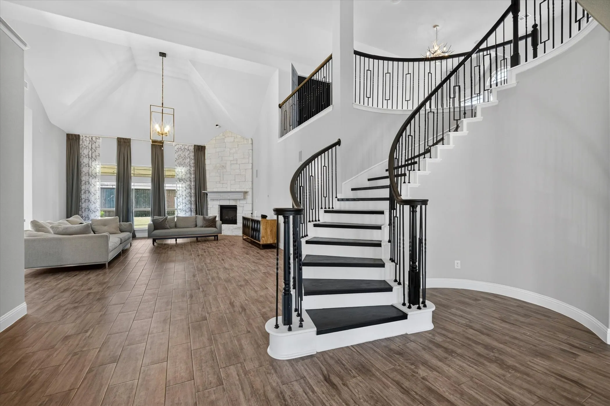 Single Family Residence For Sale in Collin County , 560 Featherstone Lane, Prosper, Texas 75078, 5 Bedroom, 4 Bathroom, 3 Garage spaces, 4,838 Sqft, built in 2018, mls#21311468, Real Estate Agent in Prosper, Homes For Sale in Collin county, Homes For Sale in Prosper, Realtor in Prosper Texas, Real Estate Brokerage Independent Realty Texas, Luminita Cordes Realtor