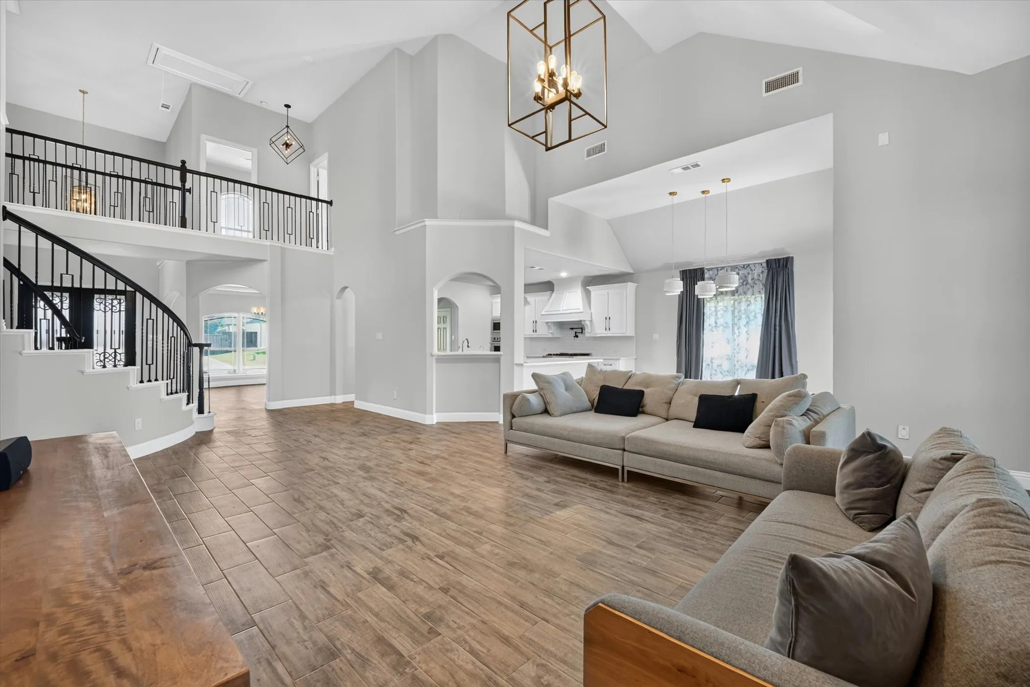 Single Family Residence For Sale in Collin County , 560 Featherstone Lane, Prosper, Texas 75078, 5 Bedroom, 4 Bathroom, 3 Garage spaces, 4,838 Sqft, built in 2018, mls#21311468, Real Estate Agent in Prosper, Homes For Sale in Collin county, Homes For Sale in Prosper, Realtor in Prosper Texas, Real Estate Brokerage Independent Realty Texas, Luminita Cordes Realtor