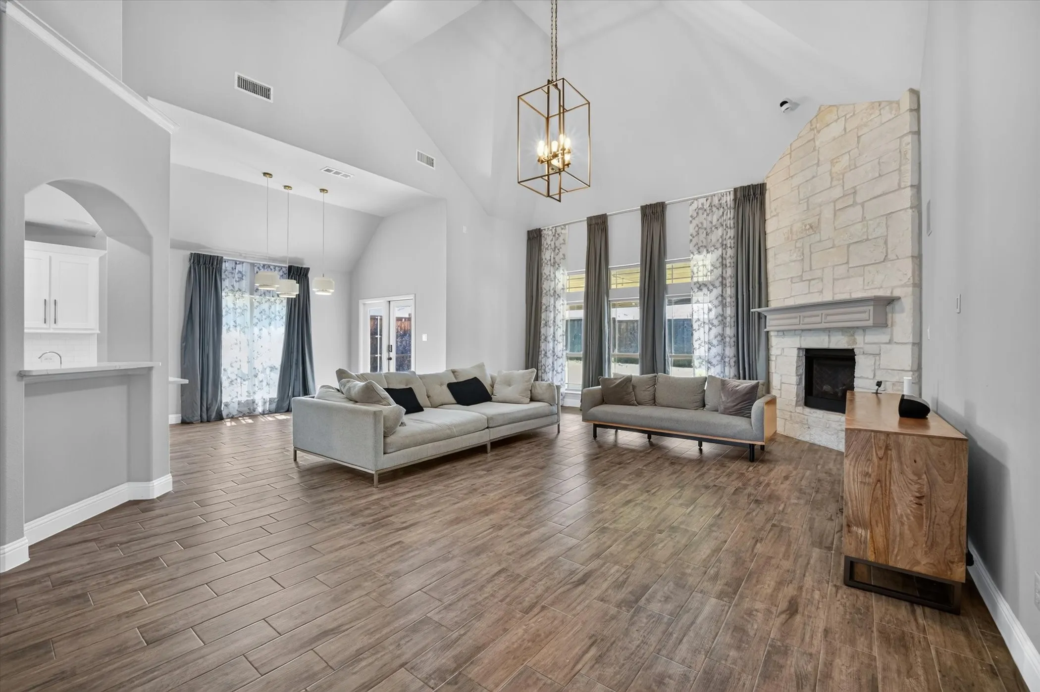 Single Family Residence For Sale in Collin County , 560 Featherstone Lane, Prosper, Texas 75078, 5 Bedroom, 4 Bathroom, 3 Garage spaces, 4,838 Sqft, built in 2018, mls#21311468, Real Estate Agent in Prosper, Homes For Sale in Collin county, Homes For Sale in Prosper, Realtor in Prosper Texas, Real Estate Brokerage Independent Realty Texas, Luminita Cordes Realtor