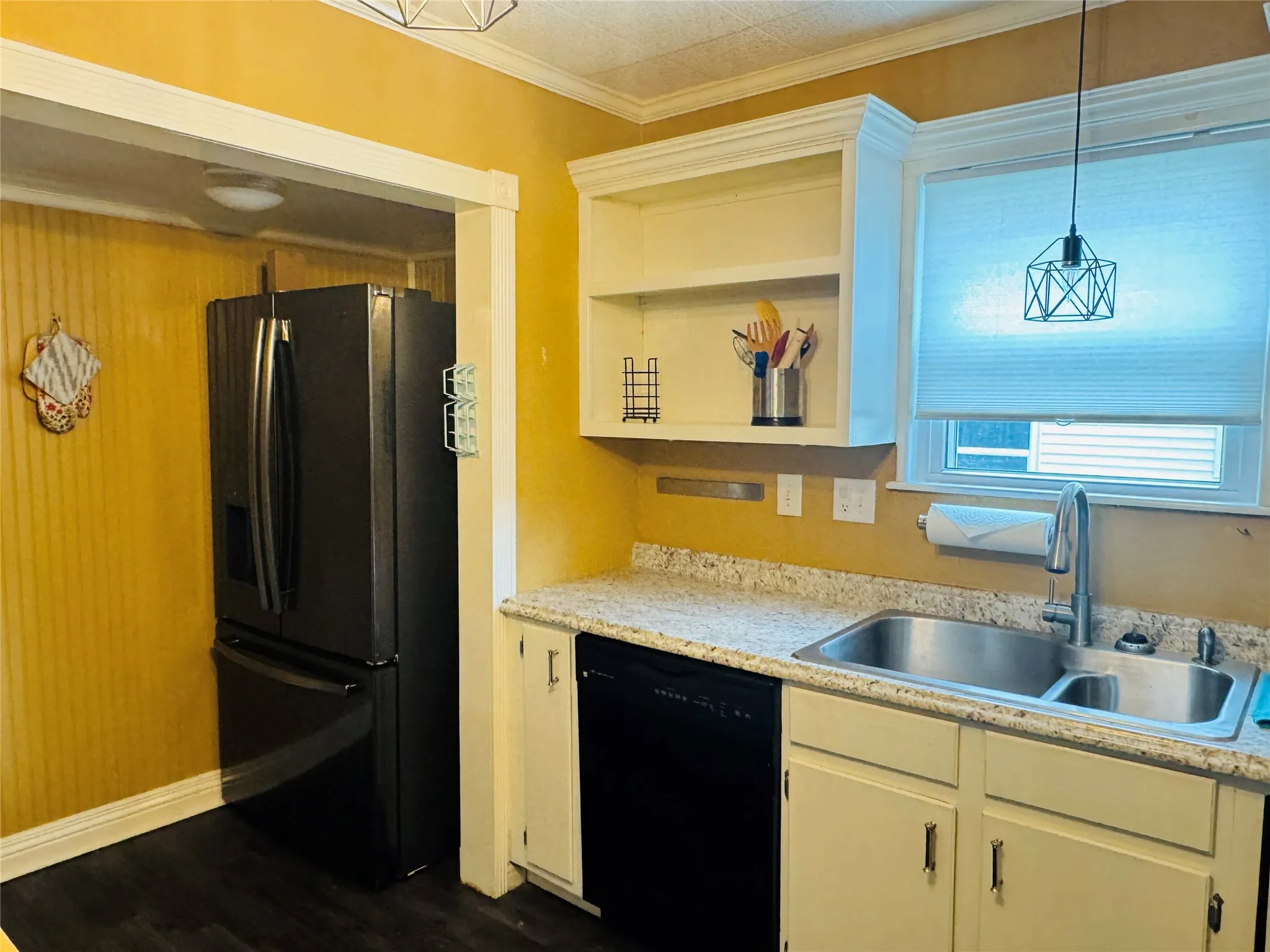 Single Family Residence For Sale in Wood County , 1007 N Johnson Street, Mineola, Texas 75773, 2 Bedroom, 1 Bathroom, Garage spaces, 1,277 Sqft, built in 1940, mls#21320317, Real Estate Agent in Mineola, Homes For Sale in Wood county, Homes For Sale in Mineola, Realtor in Mineola Texas, Real Estate Brokerage Independent Realty Texas, Luminita Cordes Realtor