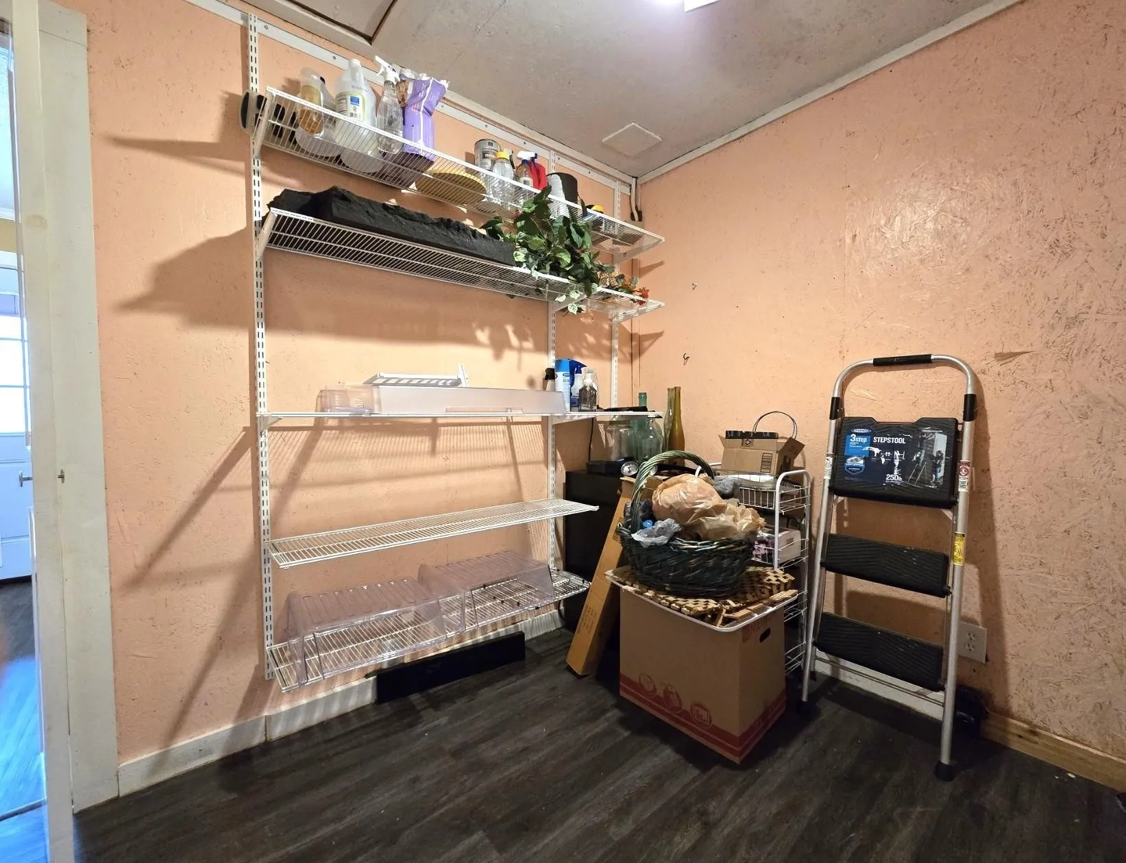 Single Family Residence For Sale in Wood County , 1007 N Johnson Street, Mineola, Texas 75773, 2 Bedroom, 1 Bathroom, Garage spaces, 1,277 Sqft, built in 1940, mls#21320317, Real Estate Agent in Mineola, Homes For Sale in Wood county, Homes For Sale in Mineola, Realtor in Mineola Texas, Real Estate Brokerage Independent Realty Texas, Luminita Cordes Realtor