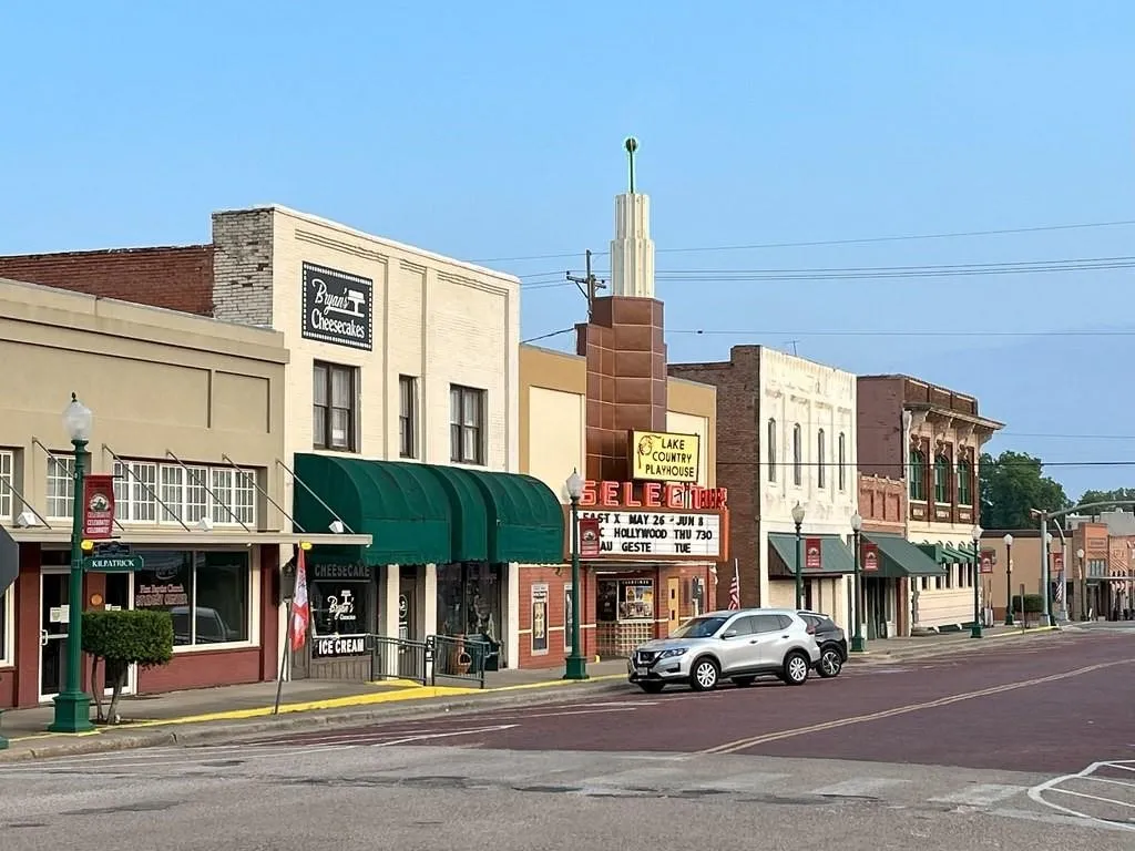 Mineola's very own, Historical Select Theatre plays first run movies, the old classics, live stage plays by the community theatre, and features live concerts by the community orchestra