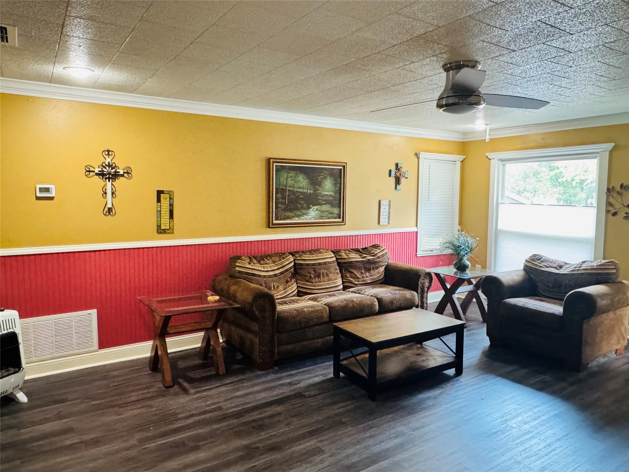 Living room features dark wood-style floors, ornamental molding, ceiling fan, and baseboards
