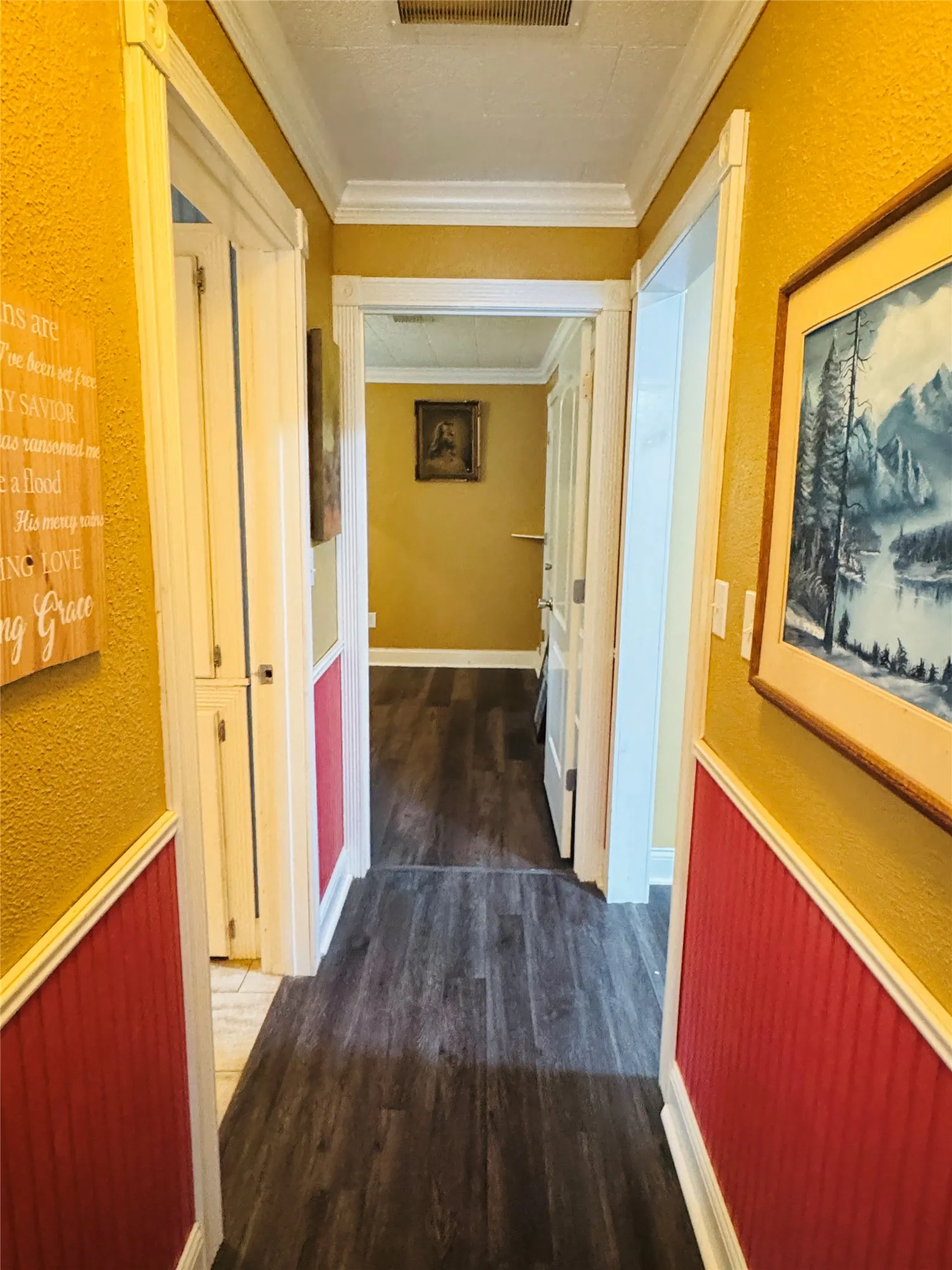 Single Family Residence For Sale in Wood County , 1007 N Johnson Street, Mineola, Texas 75773, 2 Bedroom, 1 Bathroom, Garage spaces, 1,277 Sqft, built in 1940, mls#21320317, Real Estate Agent in Mineola, Homes For Sale in Wood county, Homes For Sale in Mineola, Realtor in Mineola Texas, Real Estate Brokerage Independent Realty Texas, Luminita Cordes Realtor