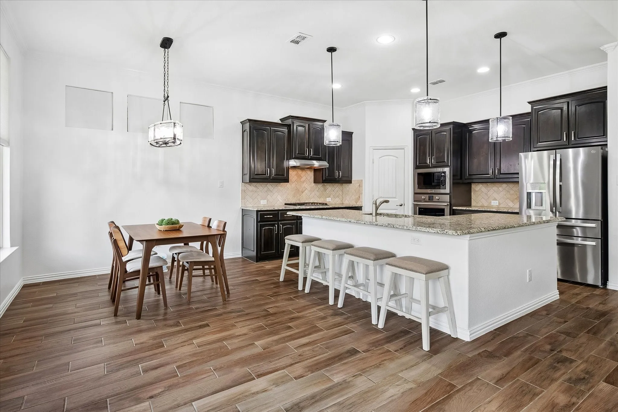 Single Family Residence For Sale in Denton County , 208 Equestrian Road, Hickory Creek, Texas 75065, 4 Bedroom, 4 Bathroom, 2 Garage spaces, 3,249 Sqft, built in 2016, mls#21312894, Real Estate Agent in Hickory Creek, Homes For Sale in Denton county, Homes For Sale in Hickory Creek, Realtor in Hickory Creek Texas, Real Estate Brokerage Independent Realty Texas, Luminita Cordes Realtor