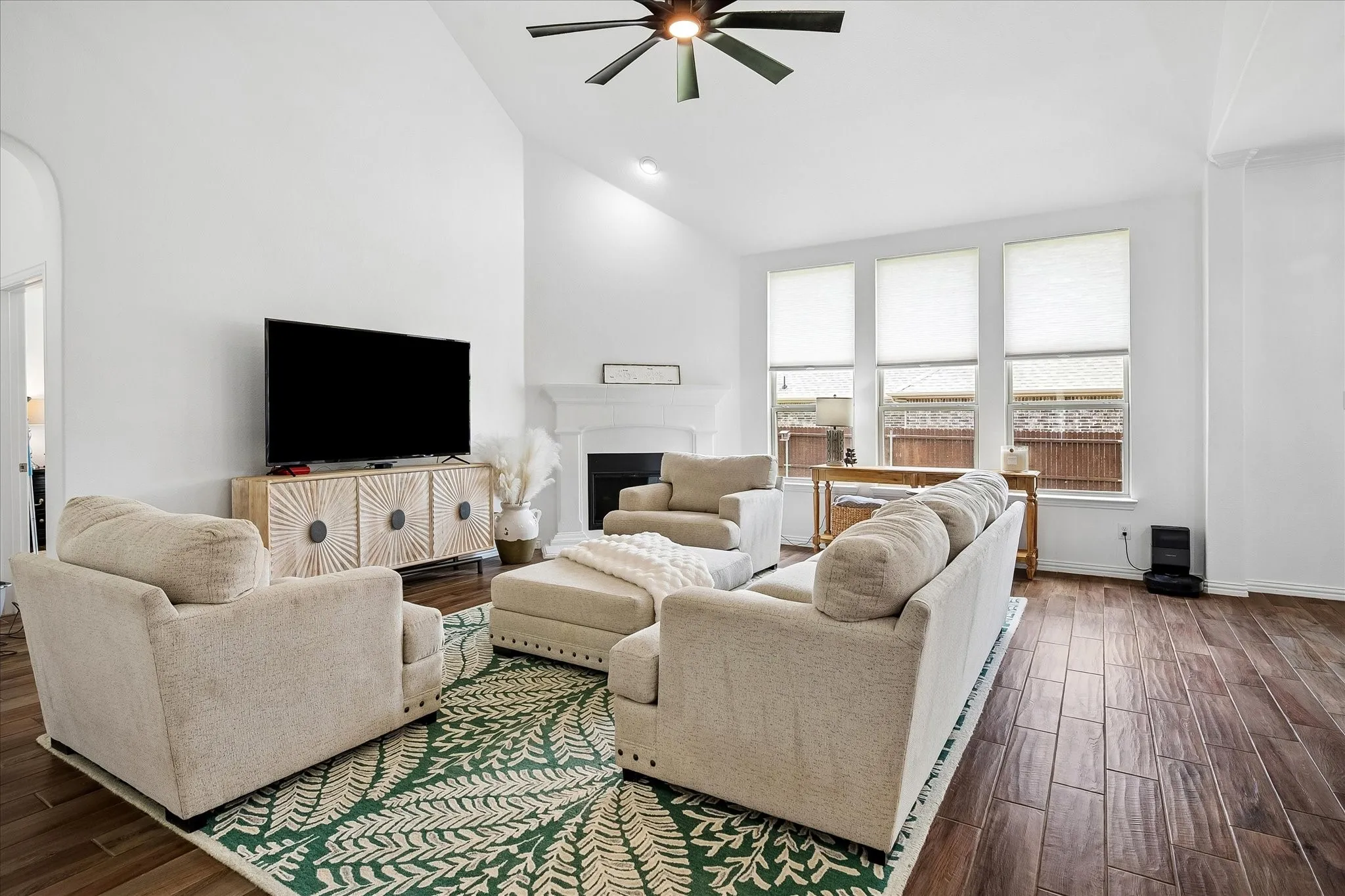 Single Family Residence For Sale in Denton County , 208 Equestrian Road, Hickory Creek, Texas 75065, 4 Bedroom, 4 Bathroom, 2 Garage spaces, 3,249 Sqft, built in 2016, mls#21312894, Real Estate Agent in Hickory Creek, Homes For Sale in Denton county, Homes For Sale in Hickory Creek, Realtor in Hickory Creek Texas, Real Estate Brokerage Independent Realty Texas, Luminita Cordes Realtor