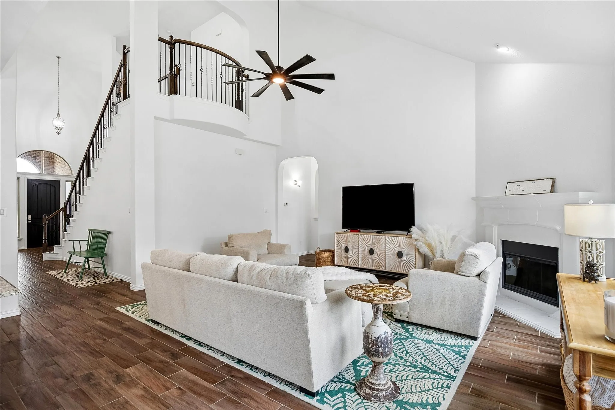 Single Family Residence For Sale in Denton County , 208 Equestrian Road, Hickory Creek, Texas 75065, 4 Bedroom, 4 Bathroom, 2 Garage spaces, 3,249 Sqft, built in 2016, mls#21312894, Real Estate Agent in Hickory Creek, Homes For Sale in Denton county, Homes For Sale in Hickory Creek, Realtor in Hickory Creek Texas, Real Estate Brokerage Independent Realty Texas, Luminita Cordes Realtor